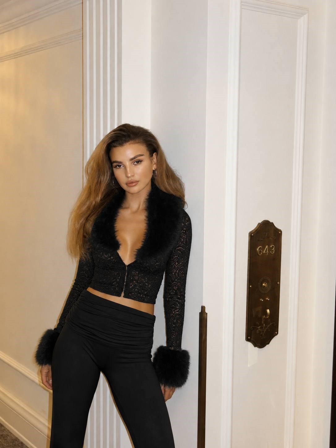AMARA KÜRK DETAYLI İKİLİ TAKIM SİYAH