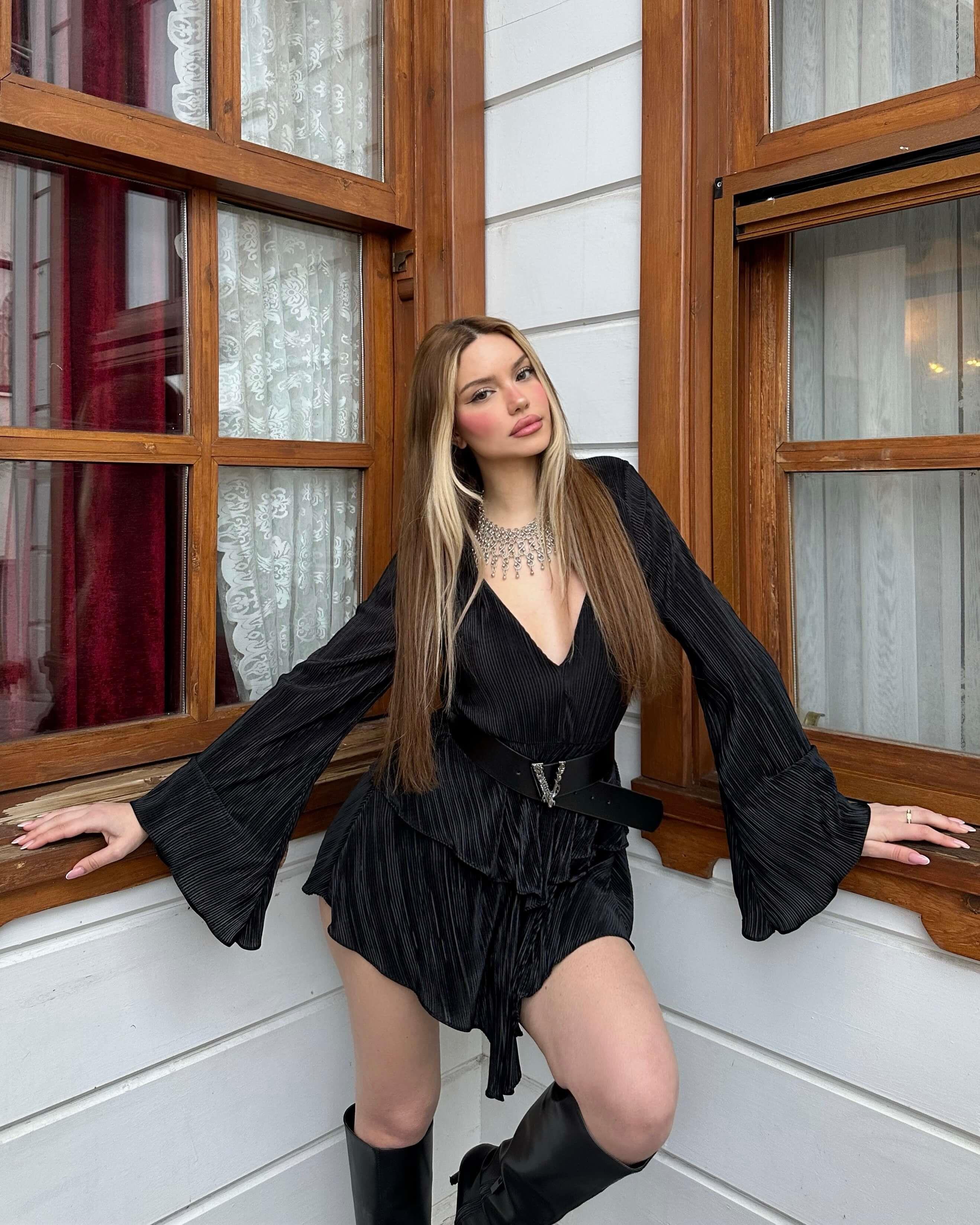 ARMINE BLACK KEMERLİ ELBİSE