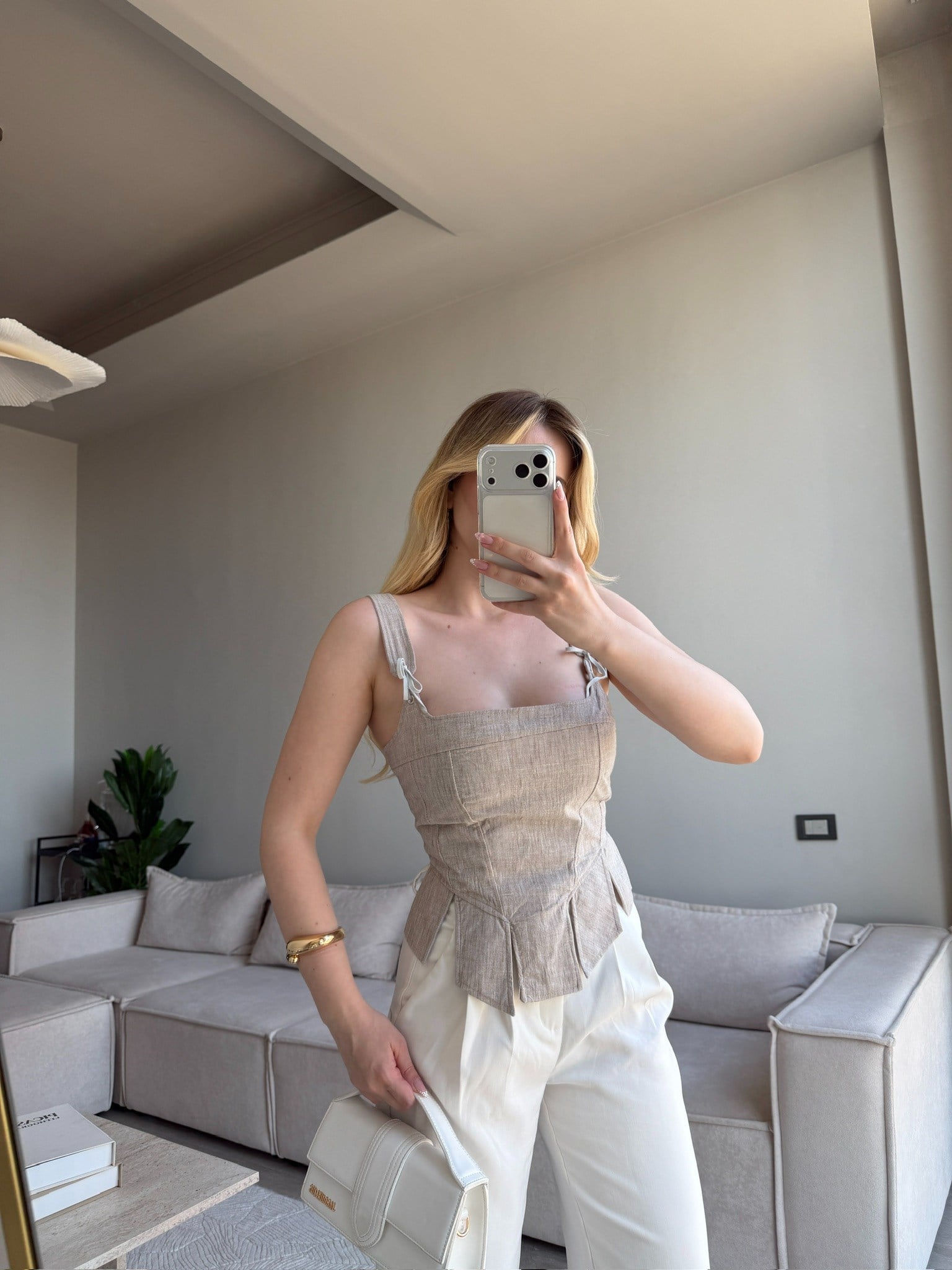 DORA BAĞLAMA DETAY BÜSTİYER VİZON