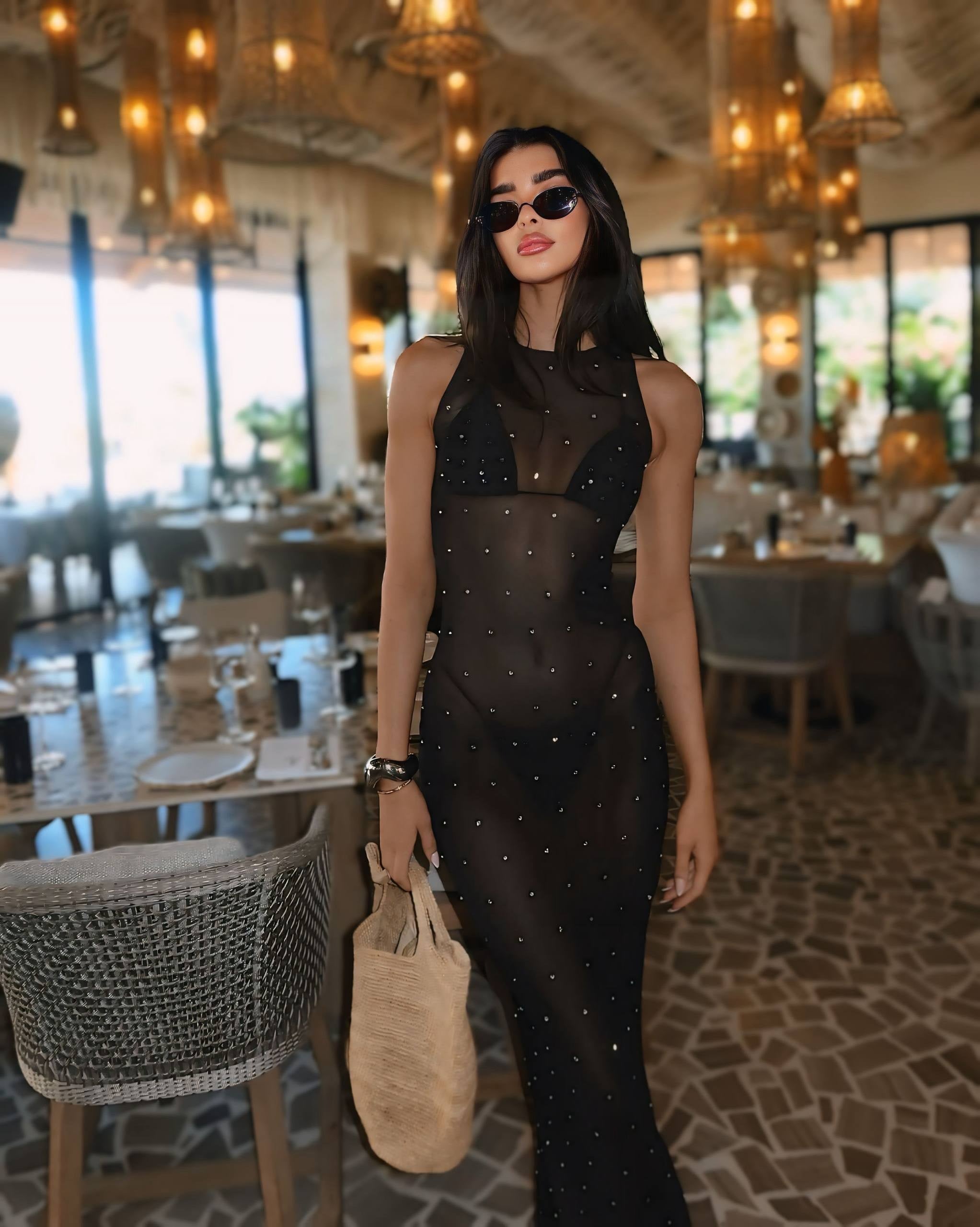 HERA ARKADAN YIRTMAÇLI TAŞLI PAREO SİYAH
