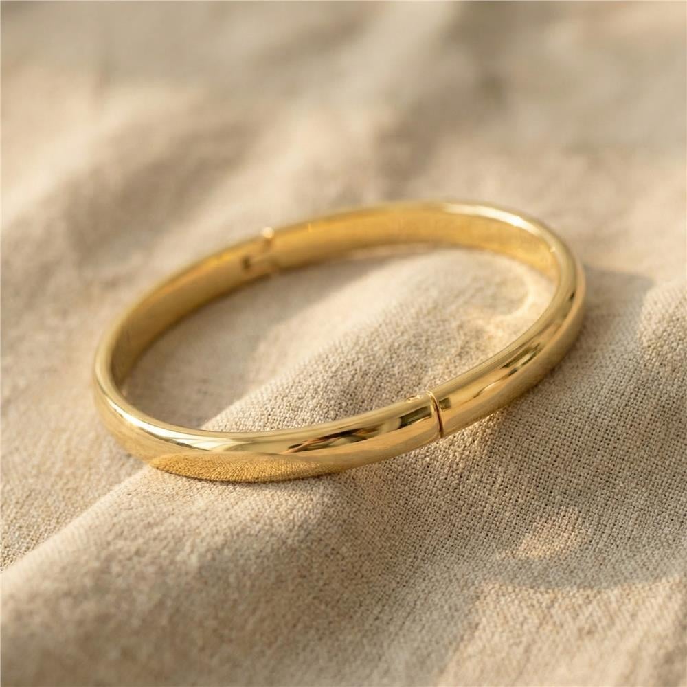 Düz Kelepçe Bilezik - 14K Altın Rengi Kaplama, 6,5 cm çap