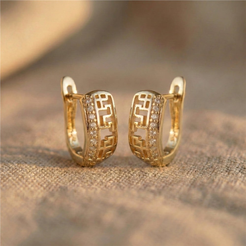 Labirent Desenli Taş Detaylı Halka Küpe - 14k Altın Rengi Kaplama, 1,5 cm