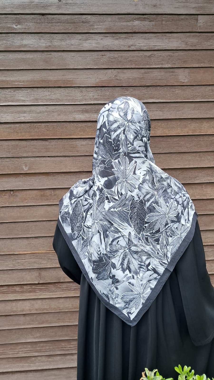 Yaprak Desen Bambu Eşarp-Siyah 