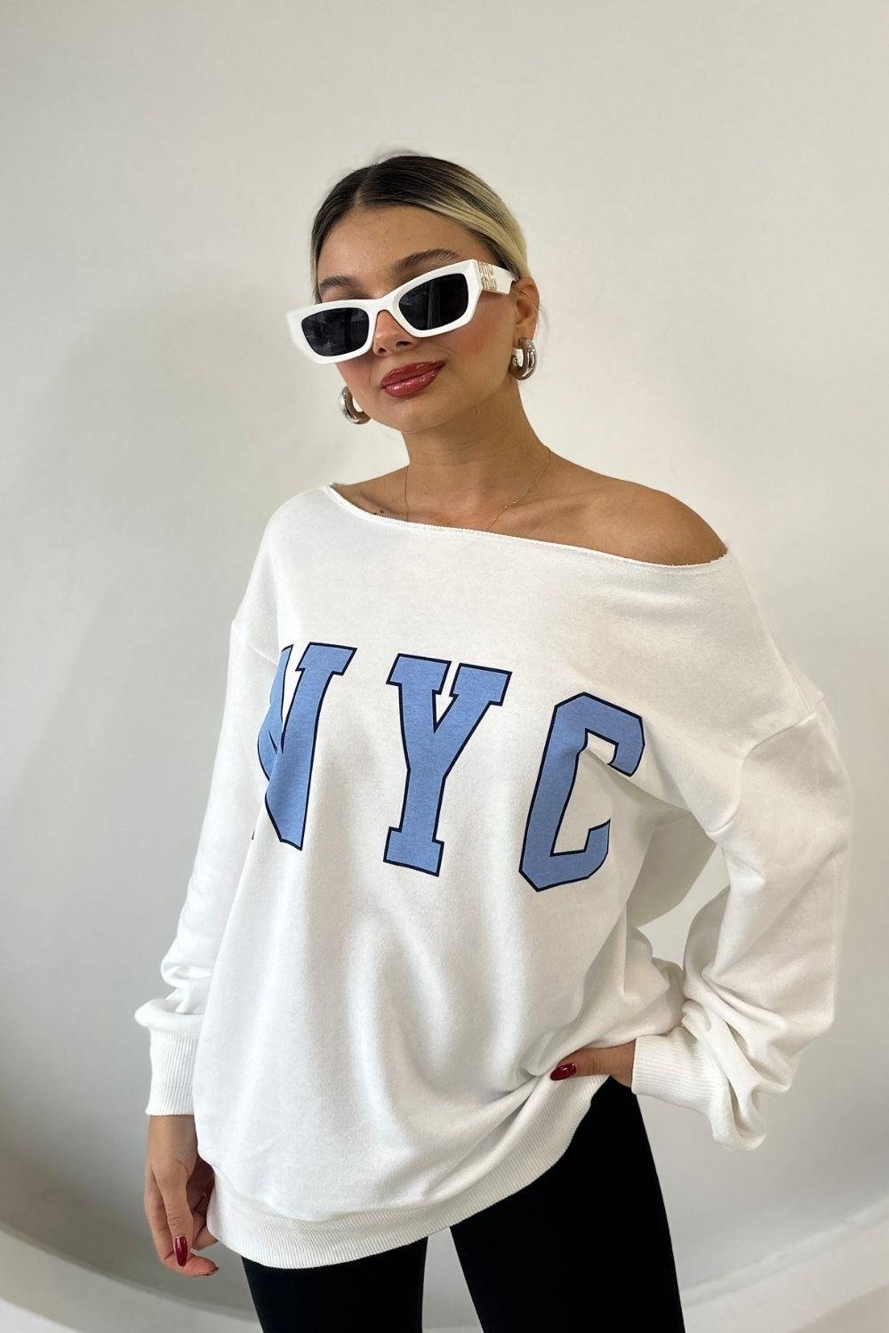 AÇIK KAYIK YAKA NYC BASKILI SWEATSHIRT