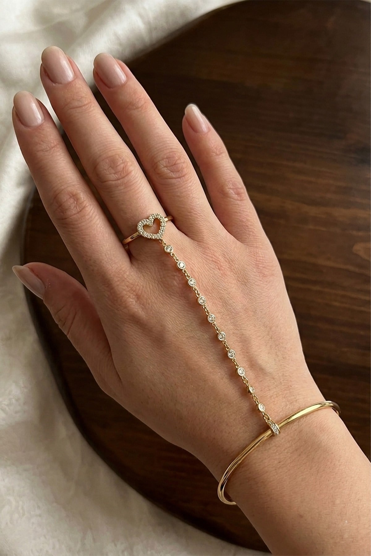 Butik Tarzı Taş İşlemeli Gold Şahmeran Modeli