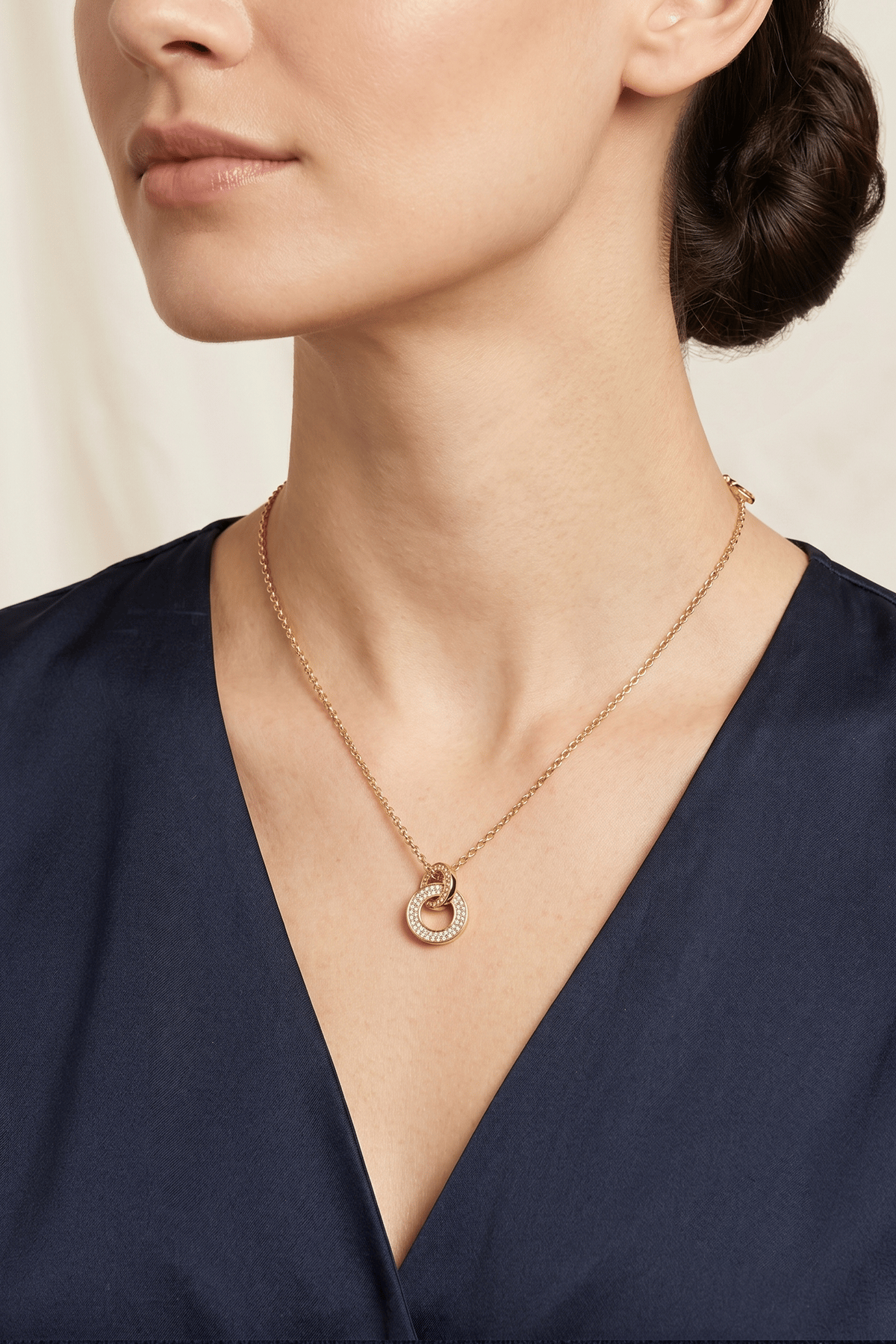 Işıltılı Zirkon Taşlı Modern Halka Model Kolye