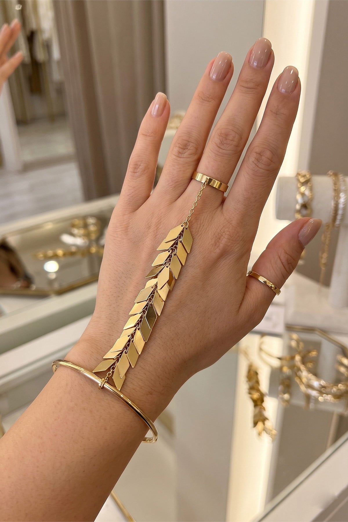 Luxury Seri Geometrik Pullanmış Şahmeran Model Toptan Bijuteri