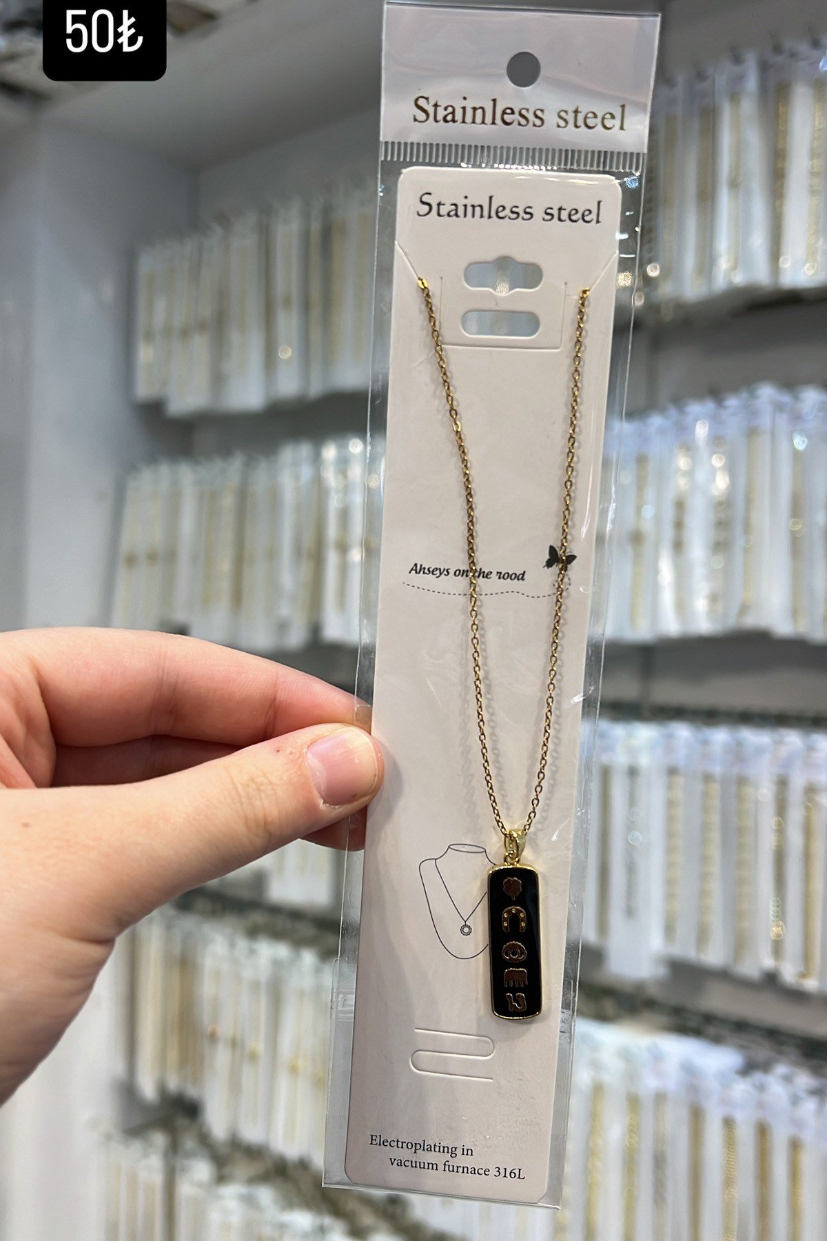 Minimalist Dikdörtgen Tasarım Gold Renk Kolye