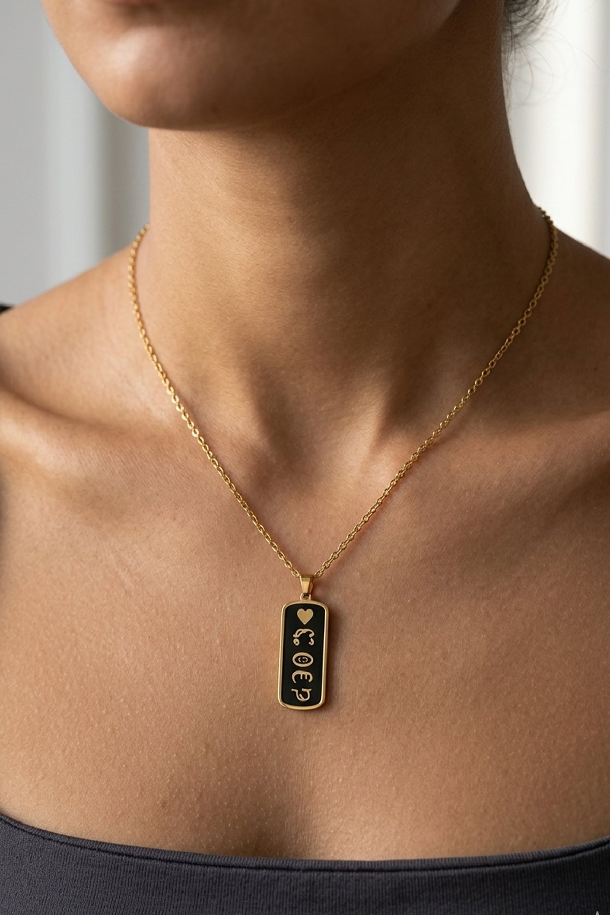 Minimalist Dikdörtgen Tasarım Gold Renk Kolye