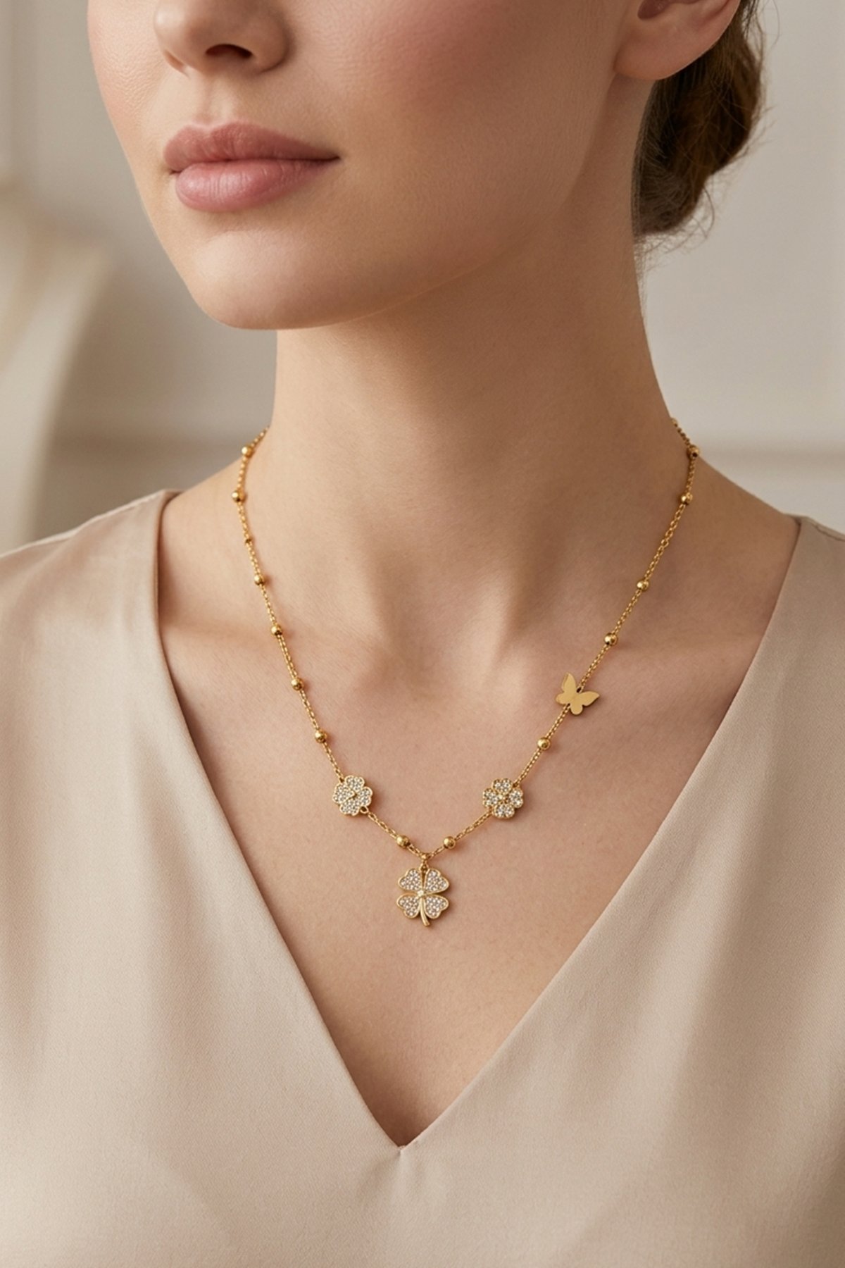 Minimalist Zirkon Taşlı Yonca Model Çelik Zincir Kolye Toptan