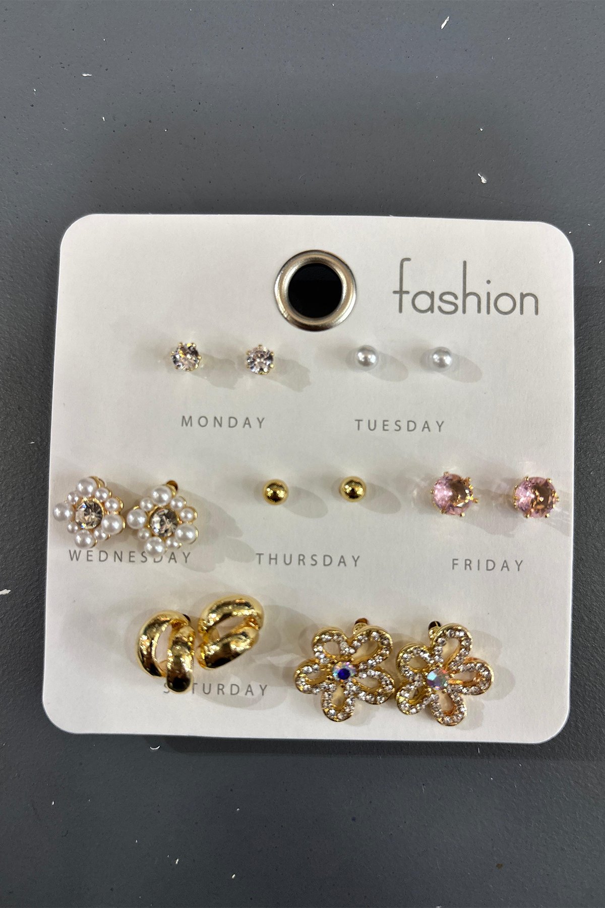 Pearl & Shine Haftalık Küpe Buketi: Her Güne Bir Işıltı Seti