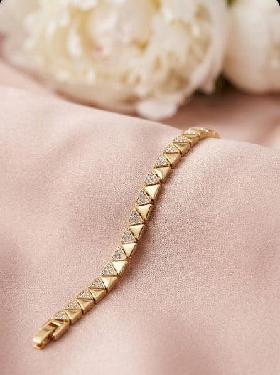 Toptan 316L Çelik Gold Üçgen Formlu Zirkon Taşlı Kadın Bileklik