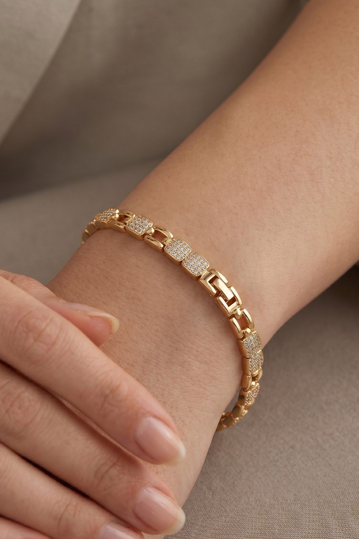 Toptan Xuping Gold Renk Zirkon Taşlı Geometrik Baklalı Çelik Kadın Bileklik