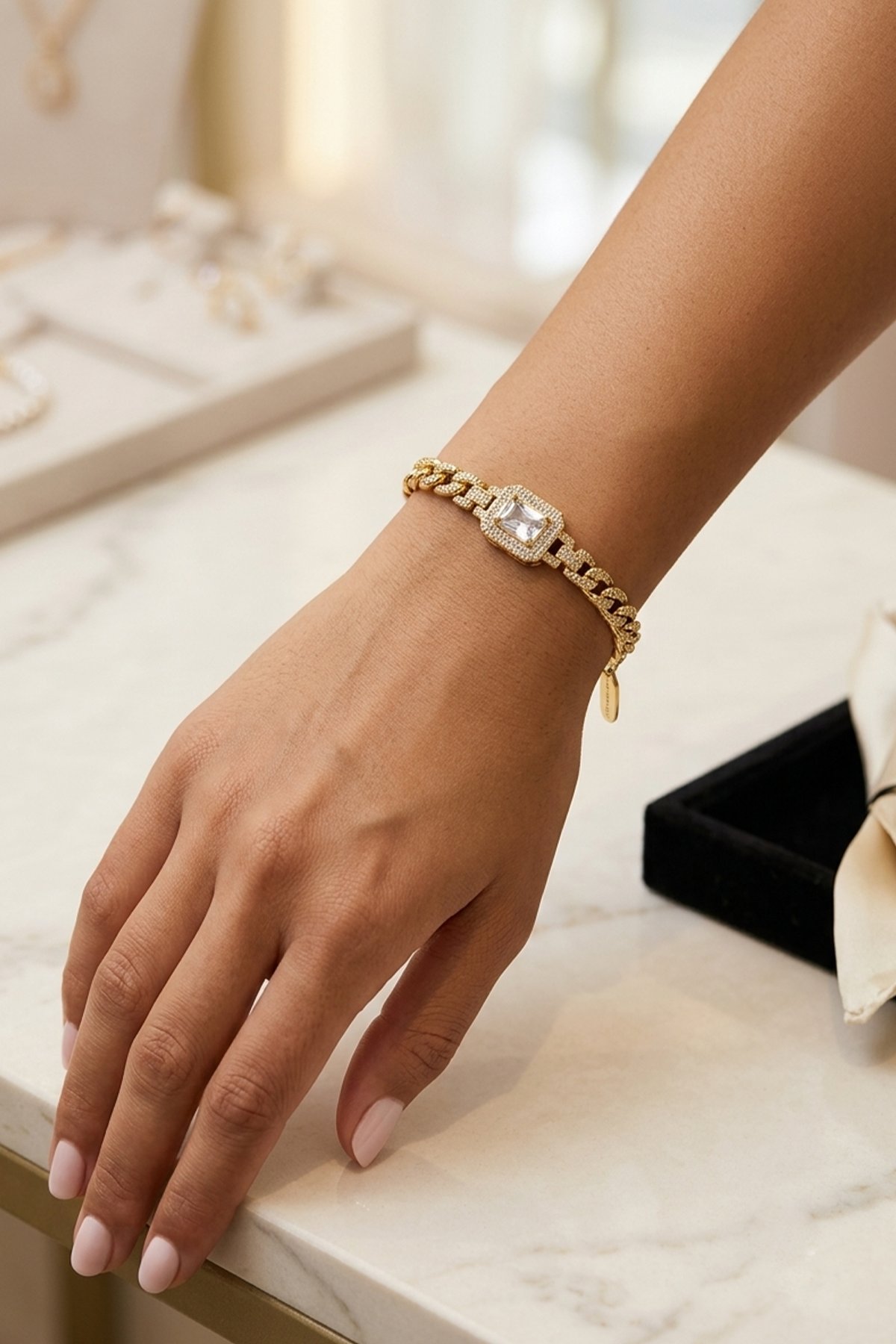 Xuping Lüks Seri Kare Kesim Taşlı Paslanmaz Çelik Gold Bileklik