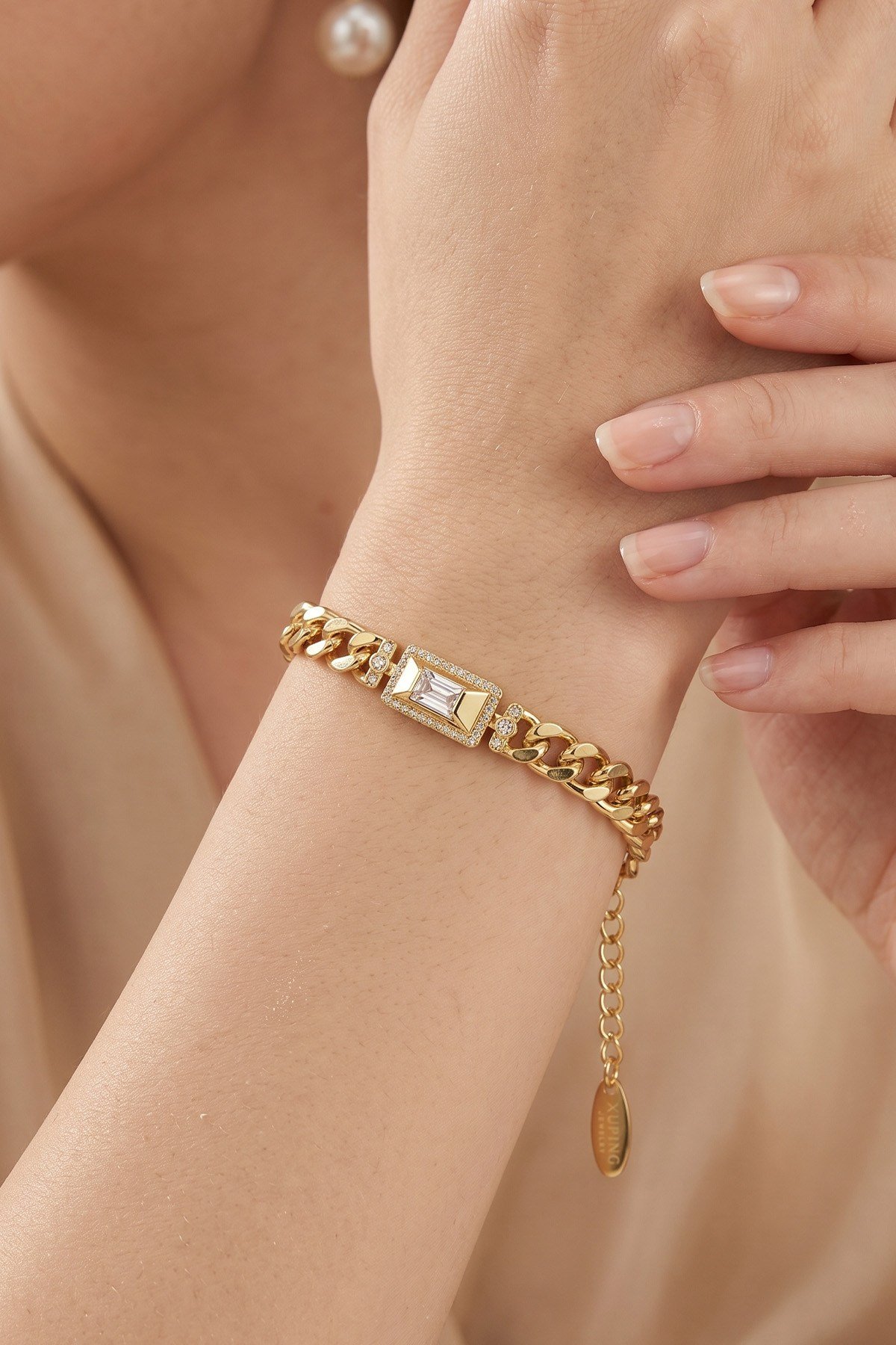 Xuping Toptan Gurmet Zincir Baget Taşlı Plaka Model Gold Bileklik