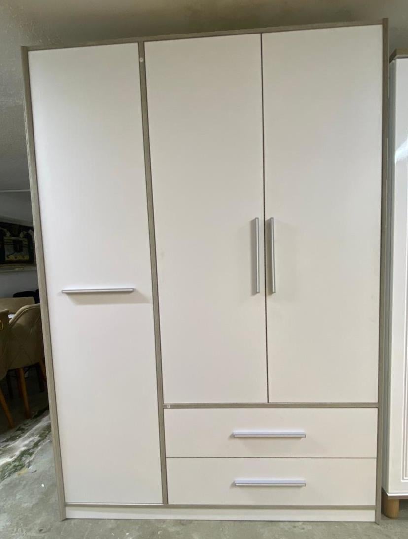 BERGAMA 3 KAPI 2 ÇEKMECE GARDIROP DORUKLAR