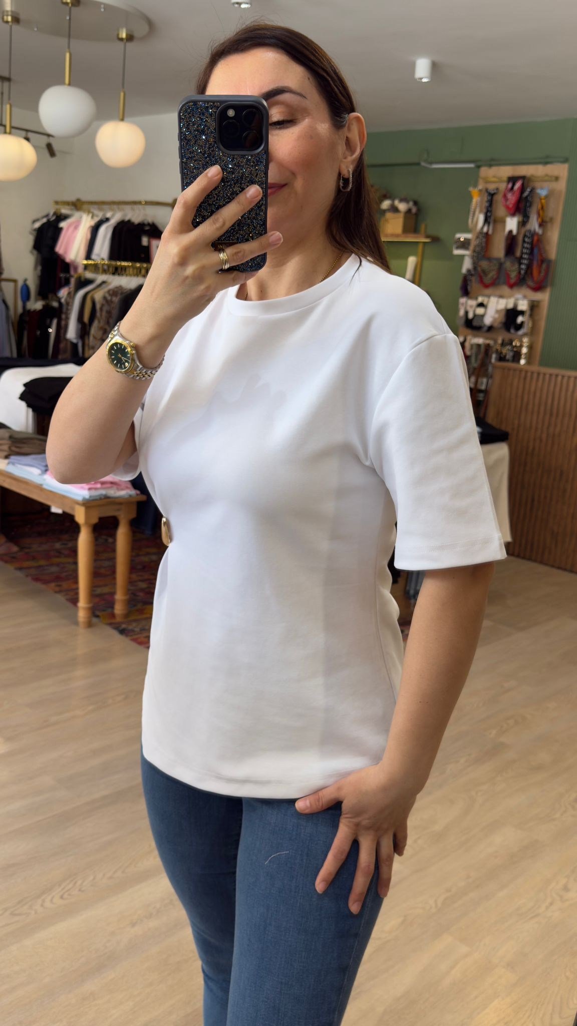 Aksesuar Detaylı Kısa Kollu Tişört Beyaz · 4