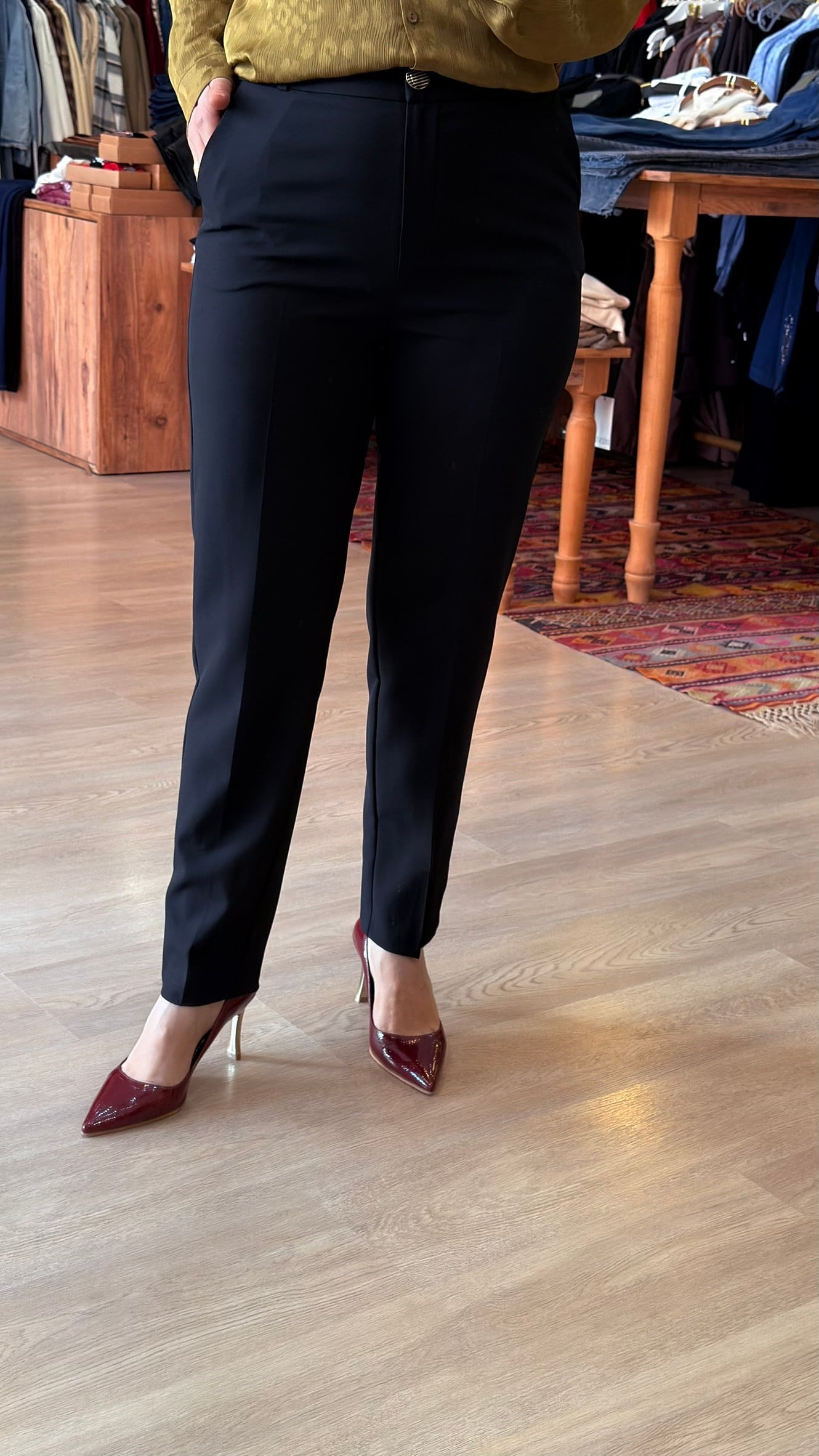 Havuç Model Ütü Detaylı Pantolon Siyah