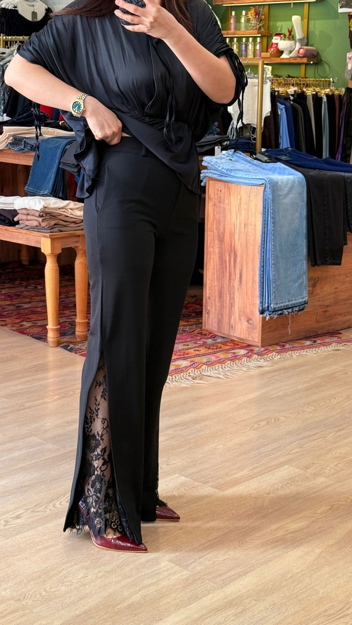 Paçası Dantel Detaylı Pantolon Siyah · 3