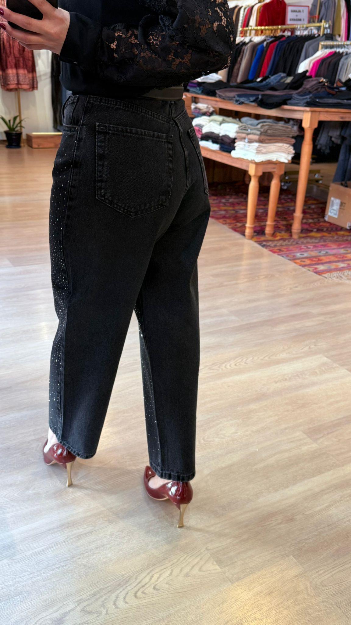 Taş Detaylı Mom Jean Füme · 3