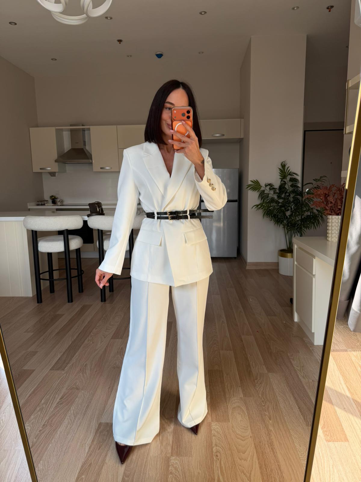 Beyaz Çift Kemerli Blazer Takım