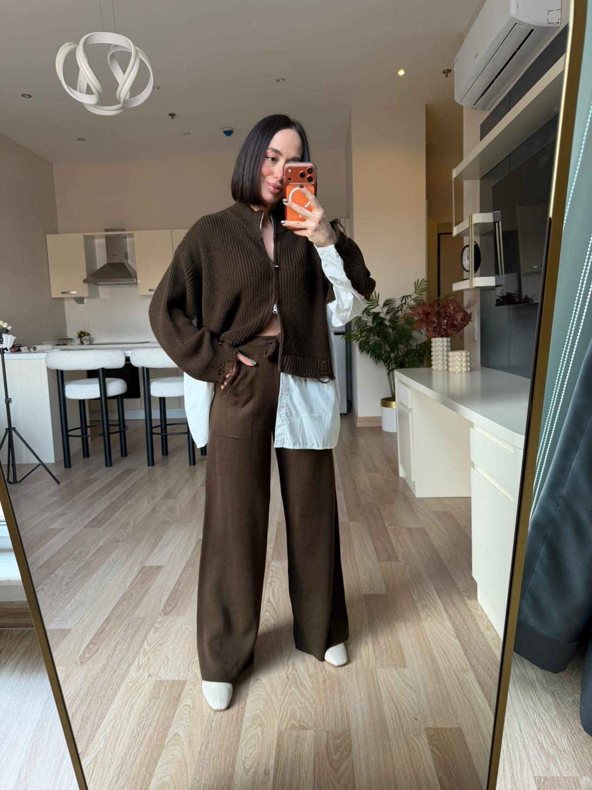 Kahve Gömlek Detaylı Fermuarlı Hırka - Triko Pantolon Takım