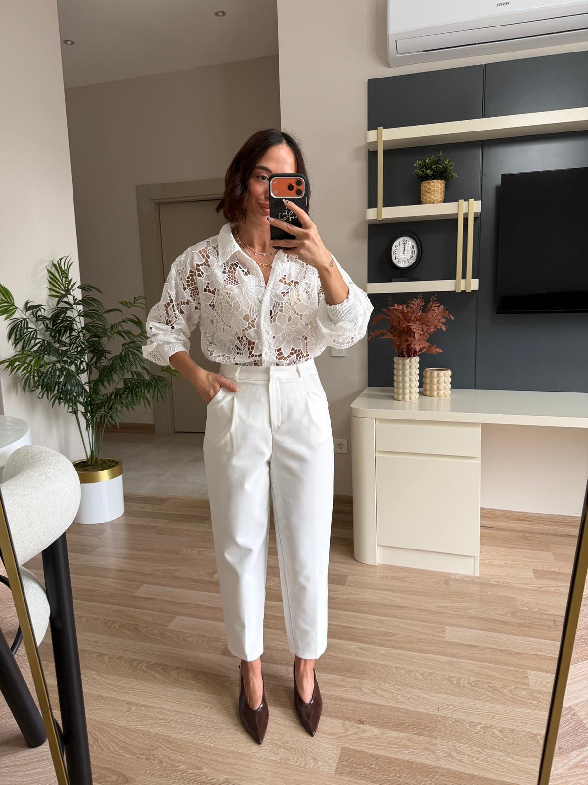 Marka Model Beyaz Güpür Gömlek