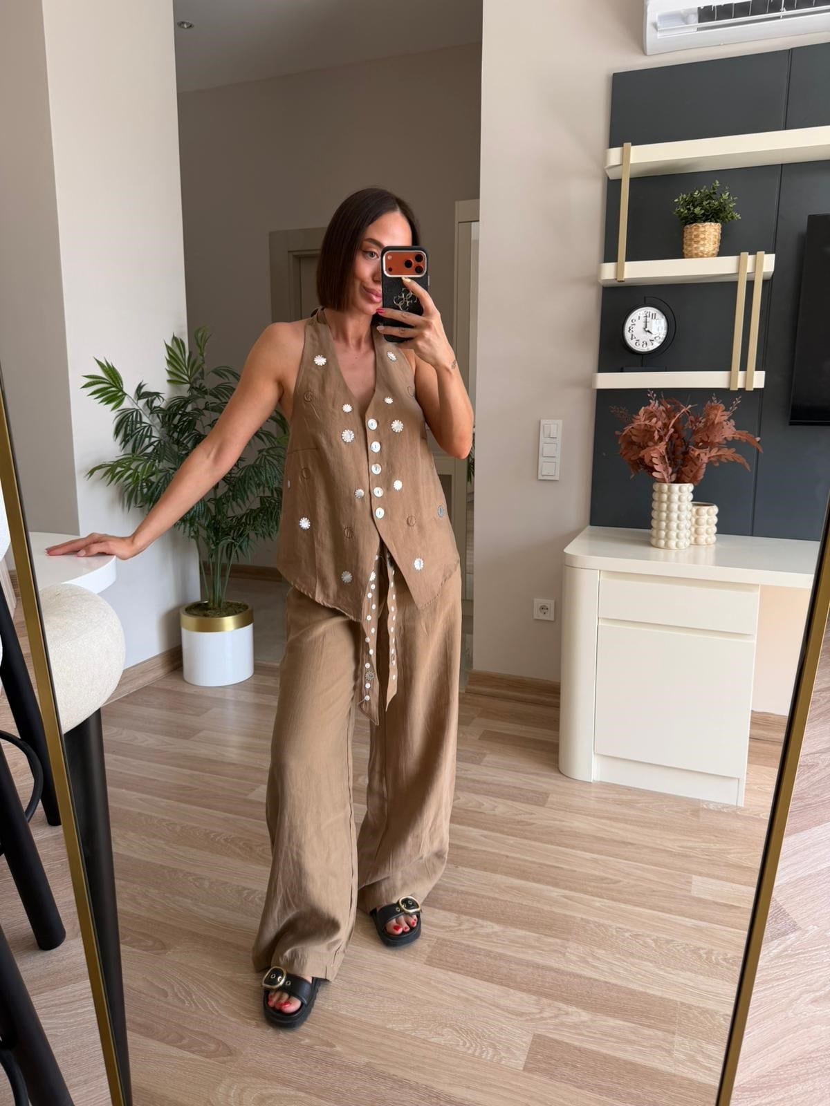 Marka Model Camel Aksesuarlı Yelek Pantolon Takım