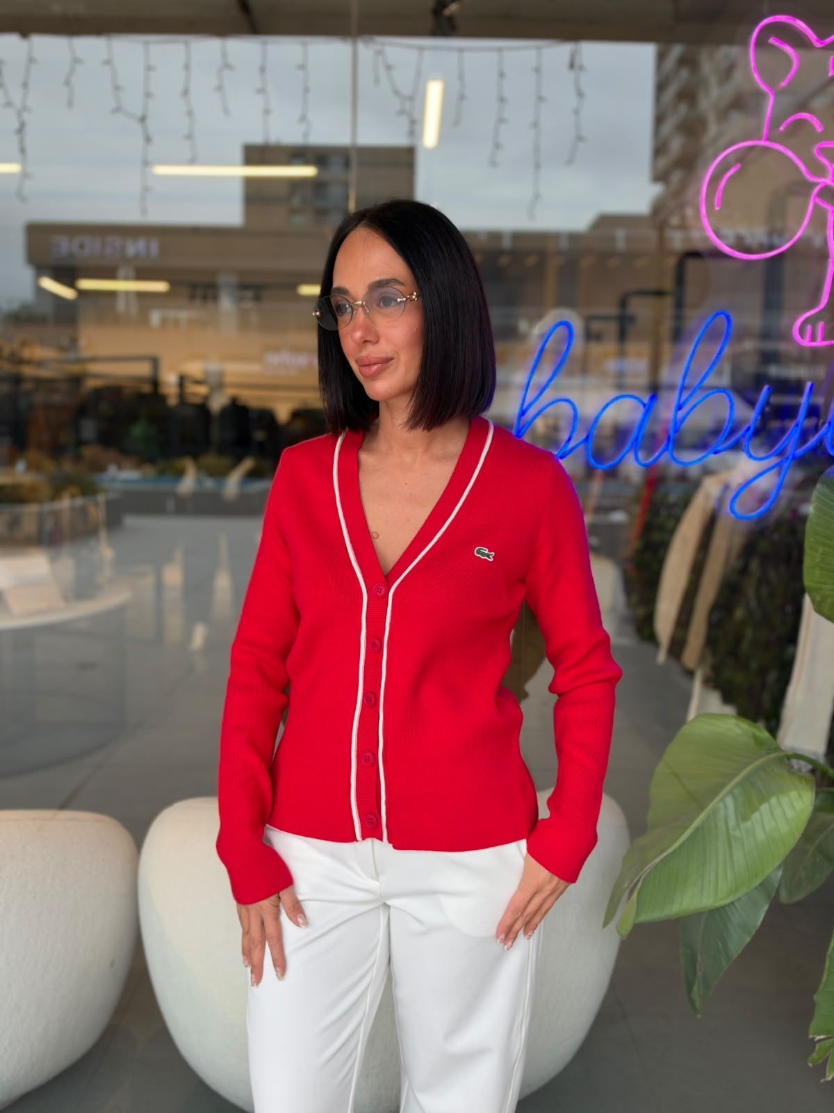 Marka Model Kırmızı Düğmeli Hırka