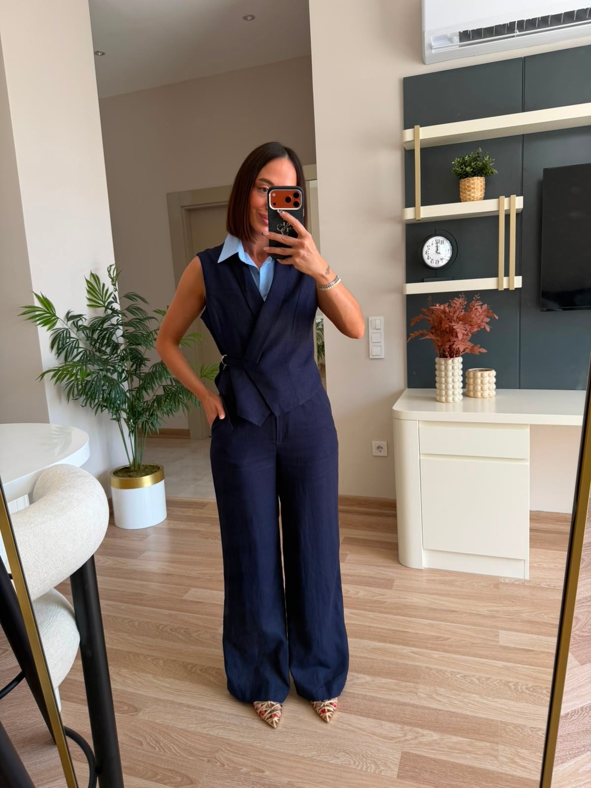 Marka Model Koyu Lacivert Gömlek Detaylı Yelek Pantolon Takım