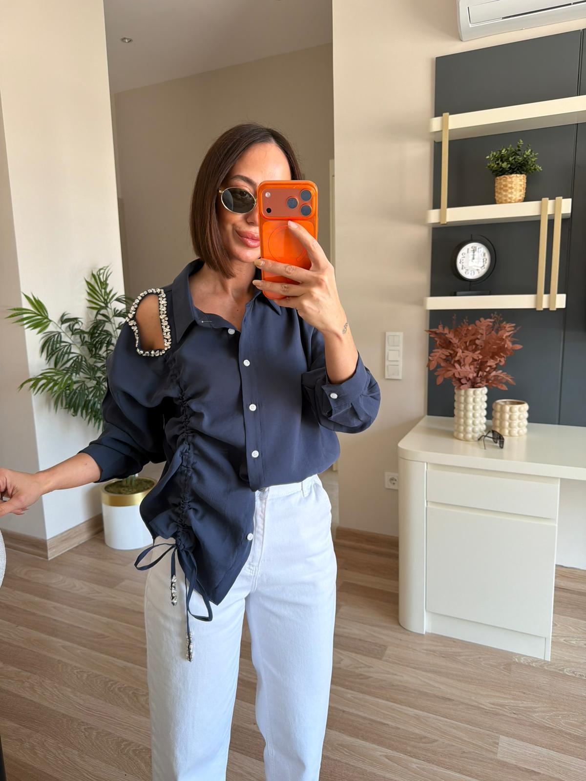 Marka Model Mavi Yanı Büzgülü Taşlı Gömlek