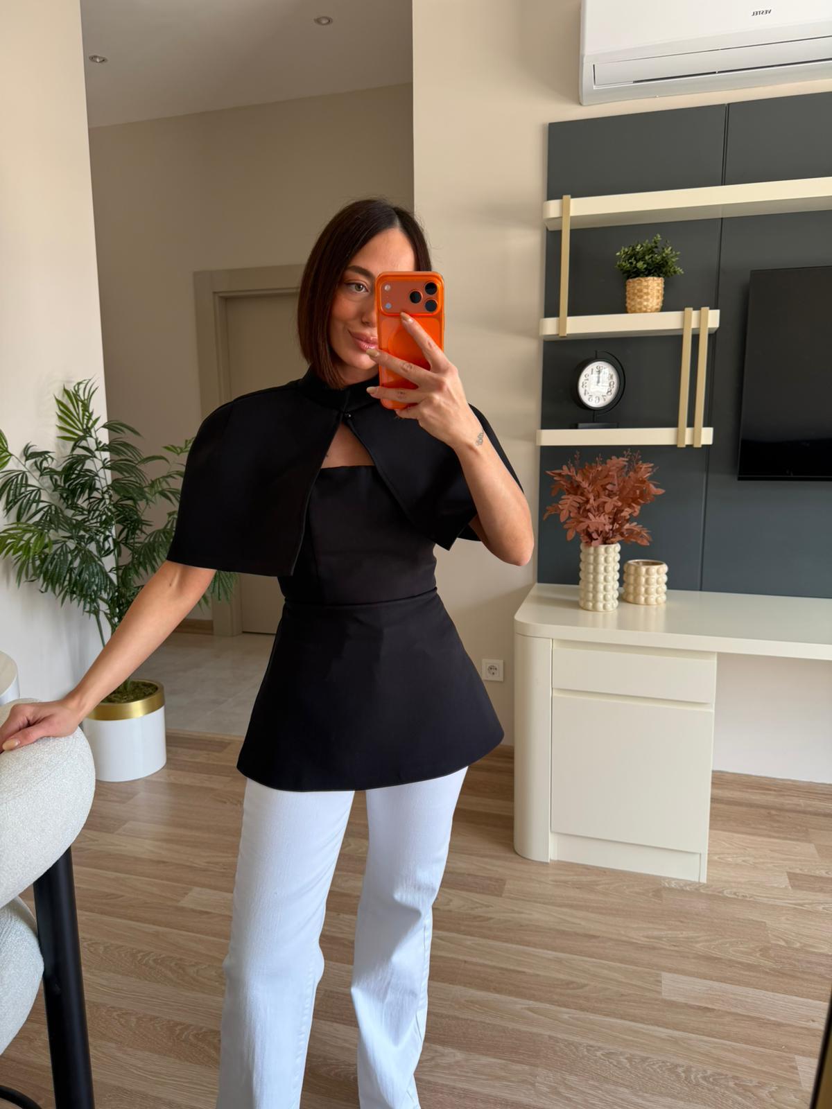 Siyah Pelerinli Staplez Bluz Takım