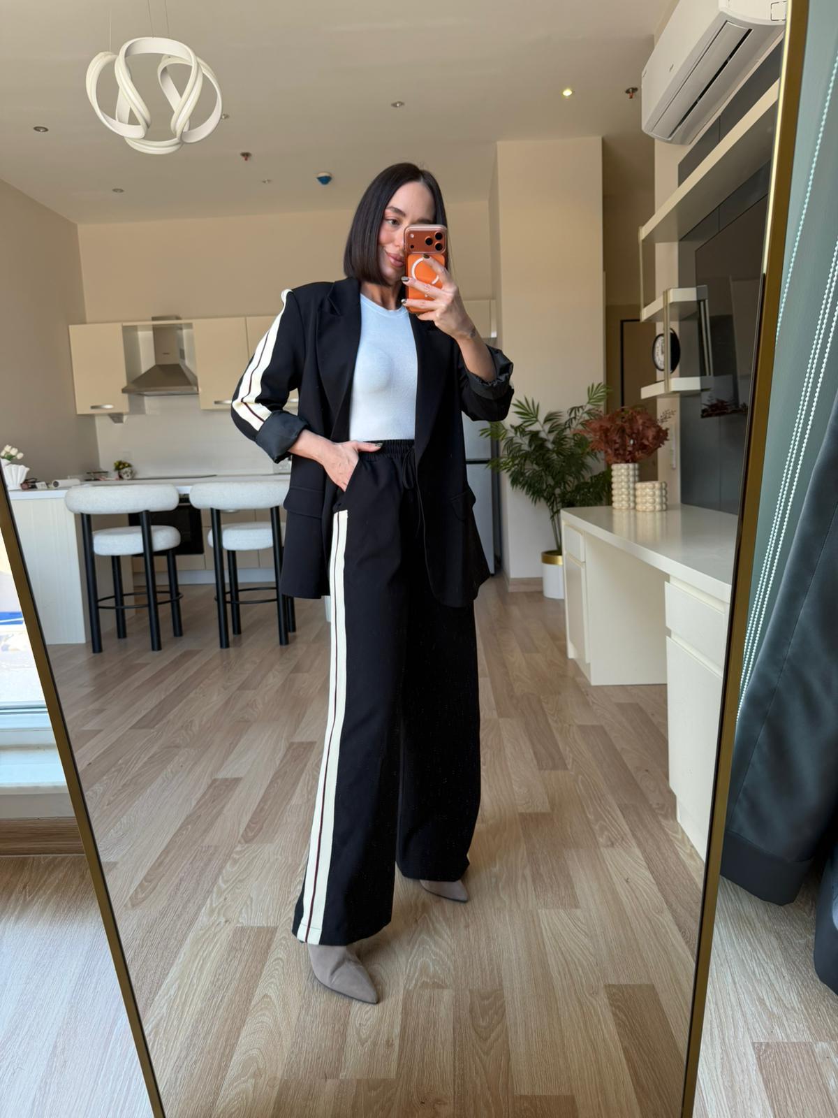 Siyah Şerit Detay Blazer Takım