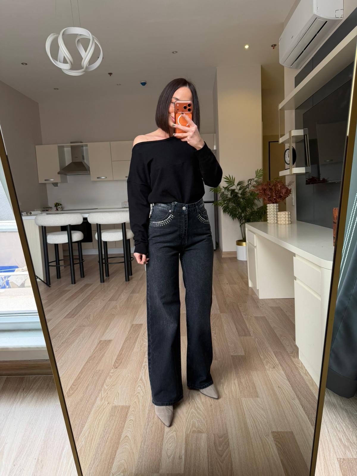 Siyah Taş Detaylı Jean