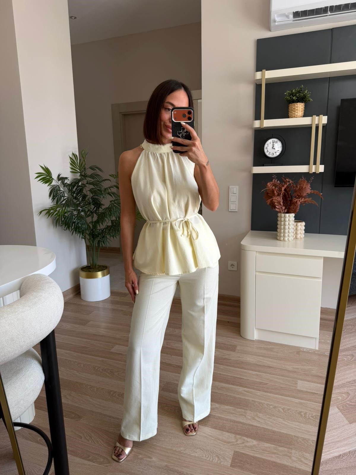 Tereyağ Sarısı Keten Halter Yaka Bluz Pantolon Takım