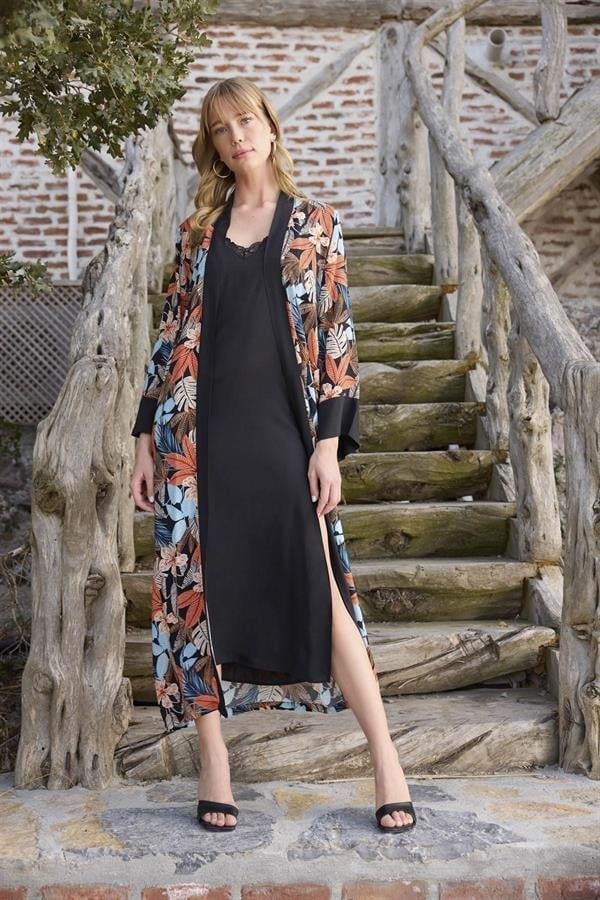 Arias Closet Çiçek ve Yaprak Desenli Dantelli ve Dekolteli Sabahlık Takımı