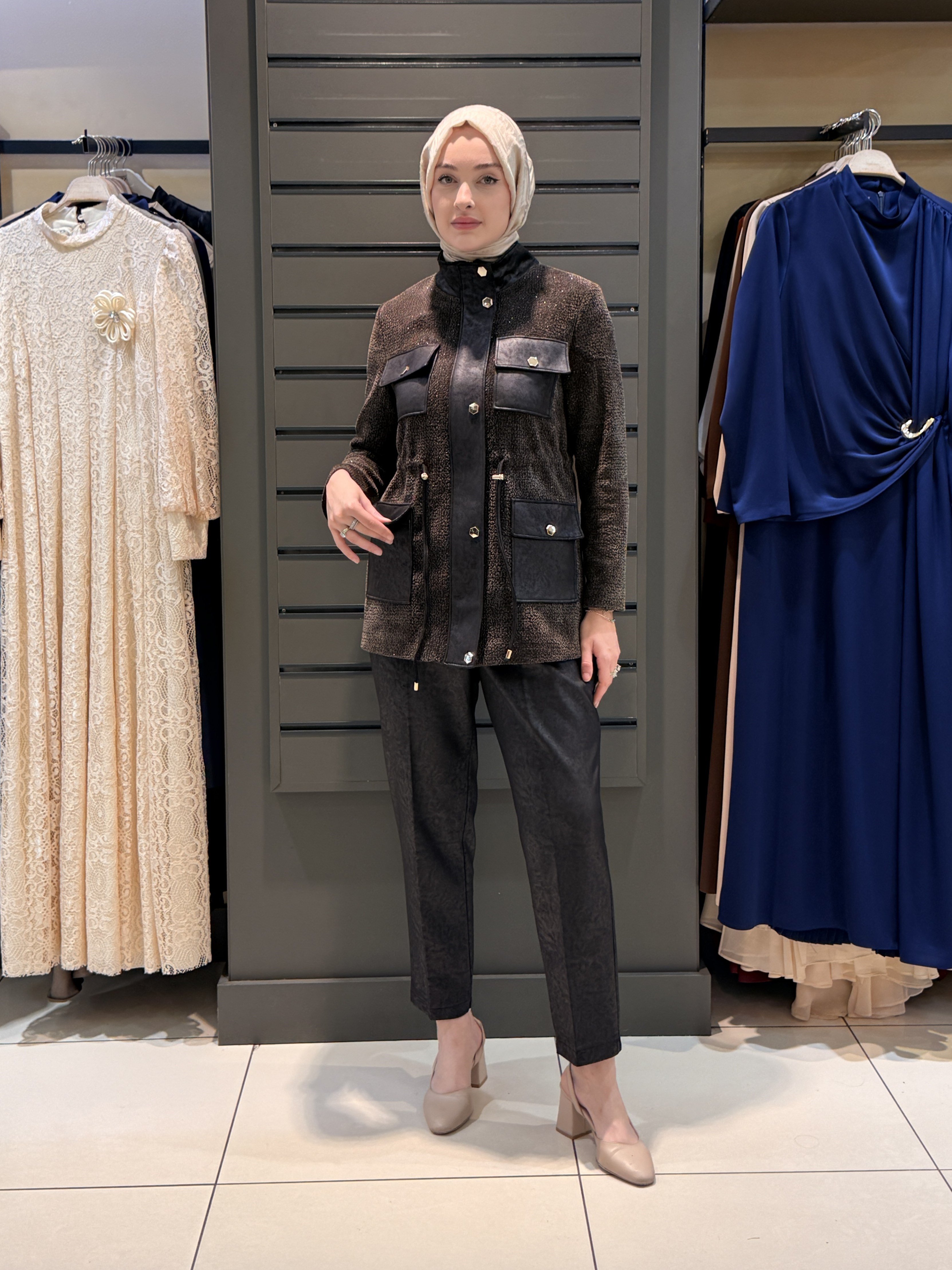 BÜZGÜLÜ GOLD DETAYLI PANTOLON TAKIM KAHVE
