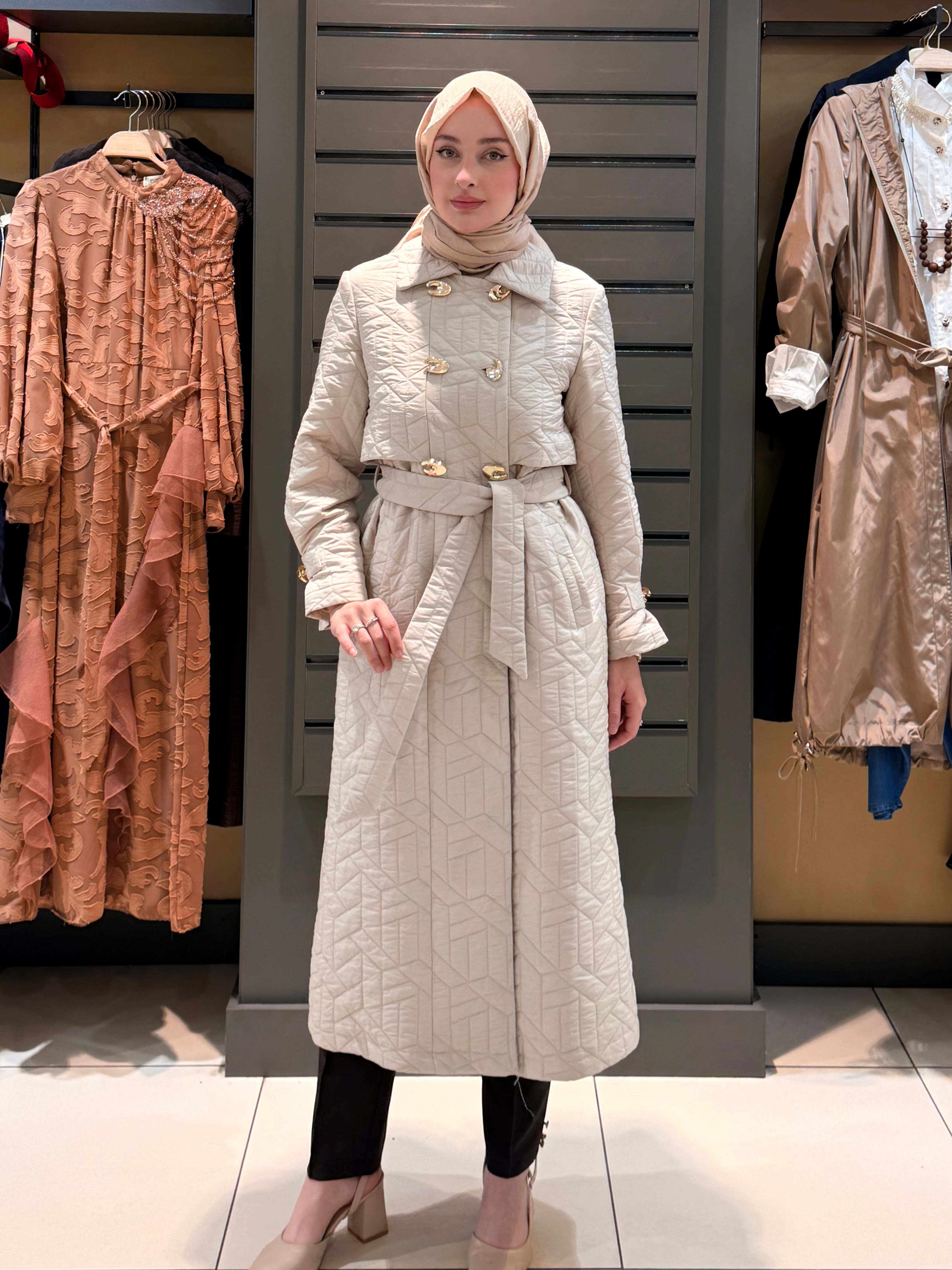 DÜĞME DETAYLI TRENCH EKRU