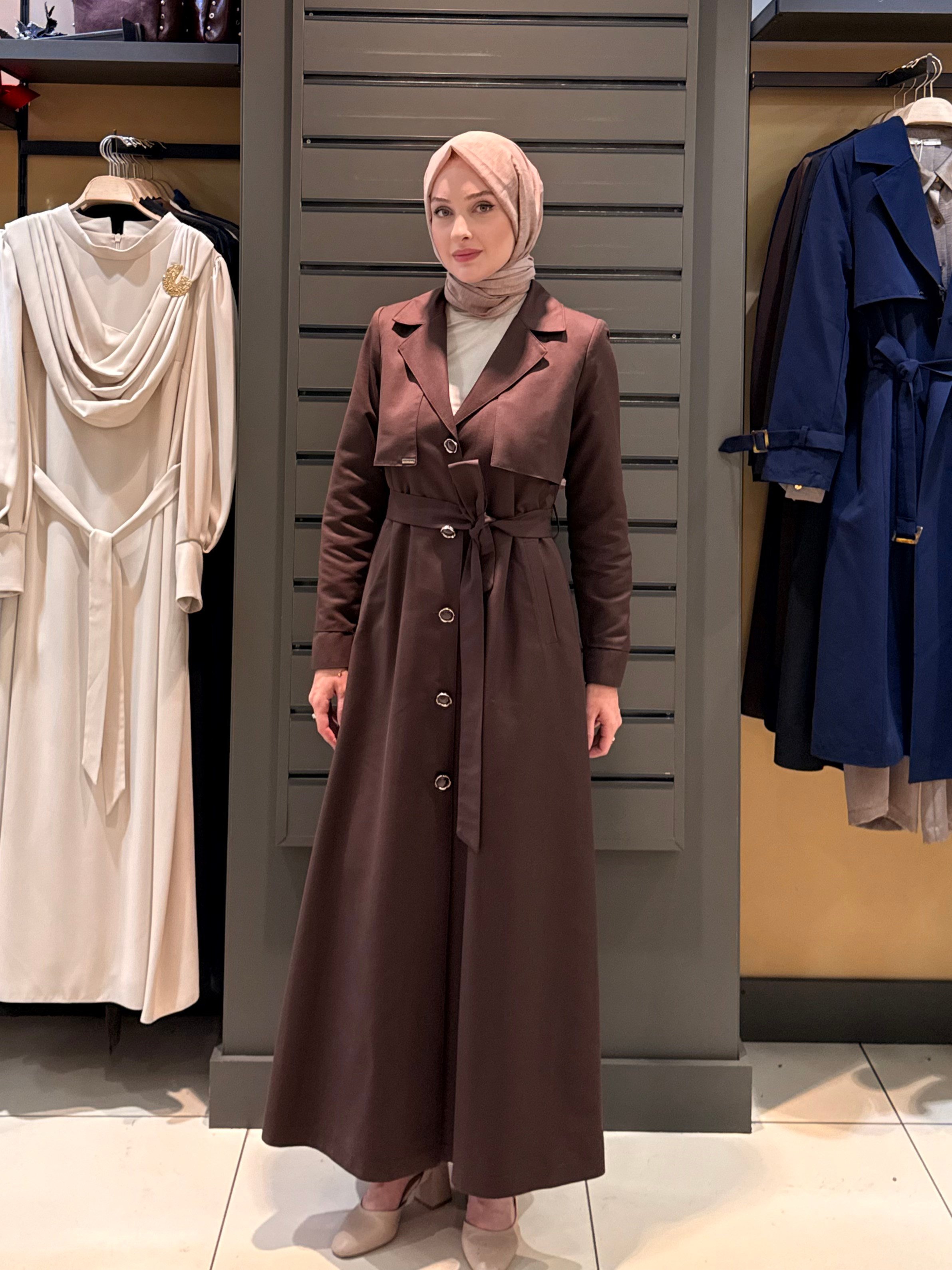 RÜZGARLIK DETAYLI DÜĞMELİ TRENÇKOT KAHVE