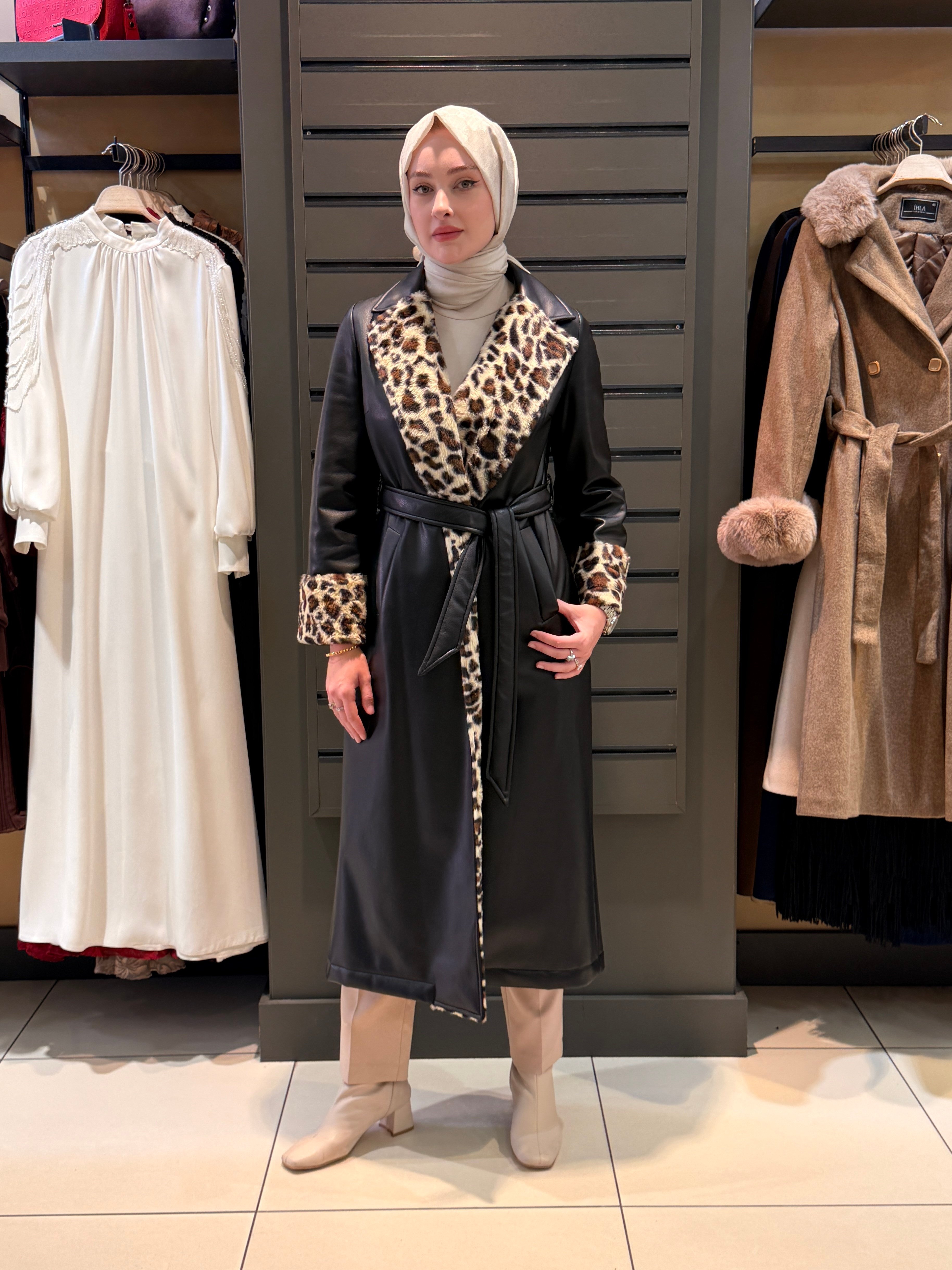 LEOPAR YAKA DERİ KABAN SİYAH