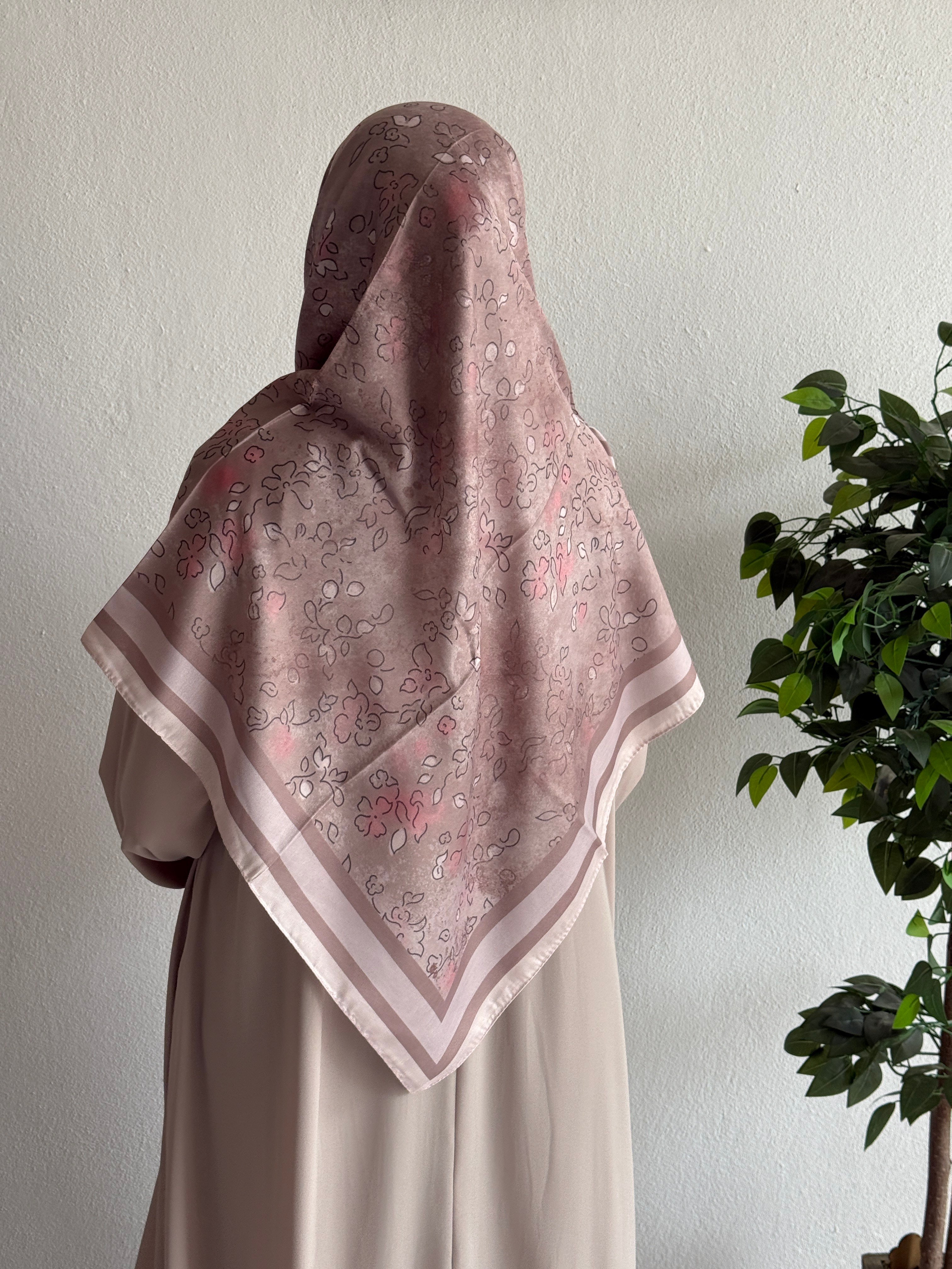 Pembe desenli