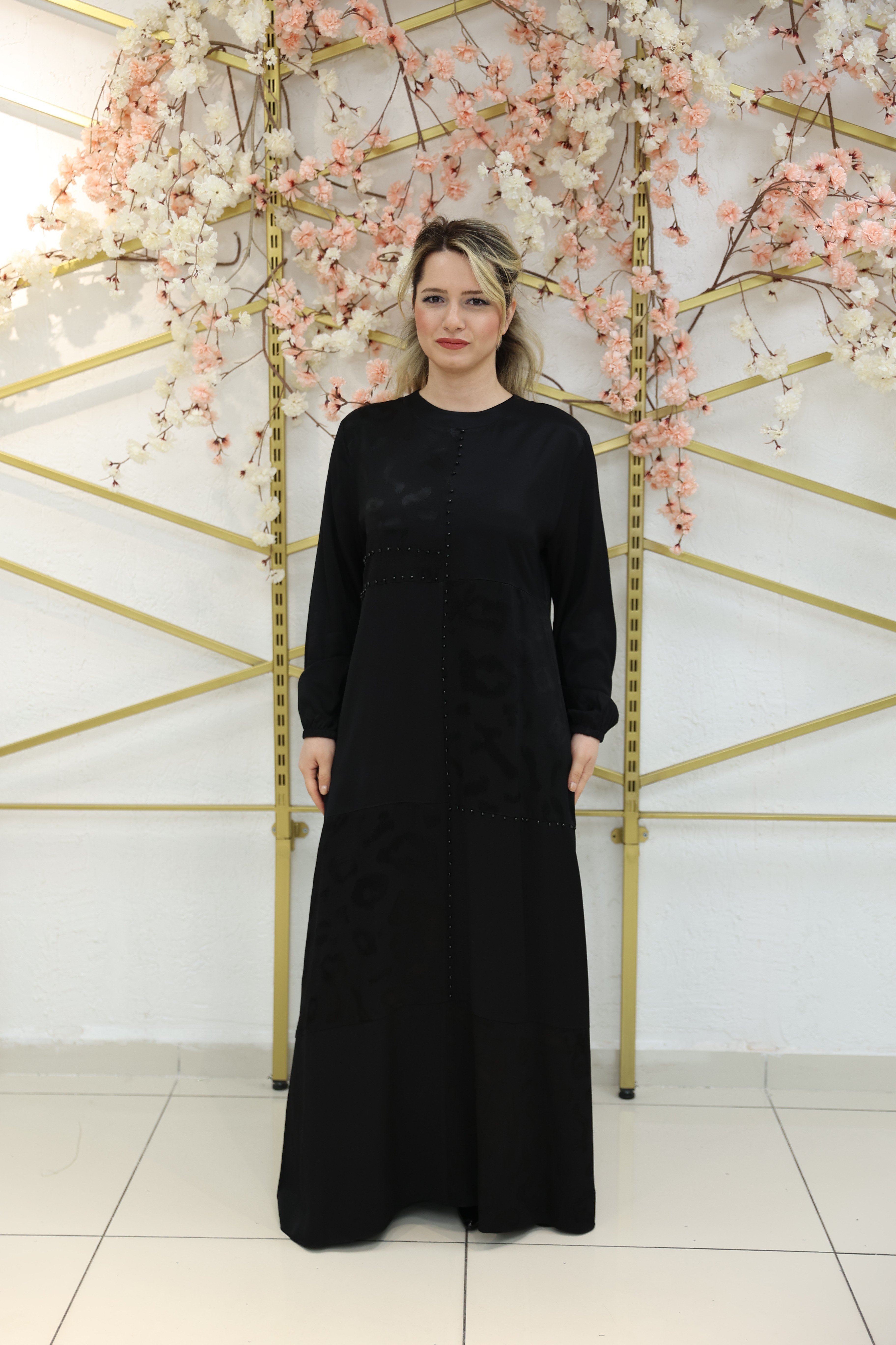 NOIR ELEGANCE – Boncuk İşlemeli Desenli Elbise