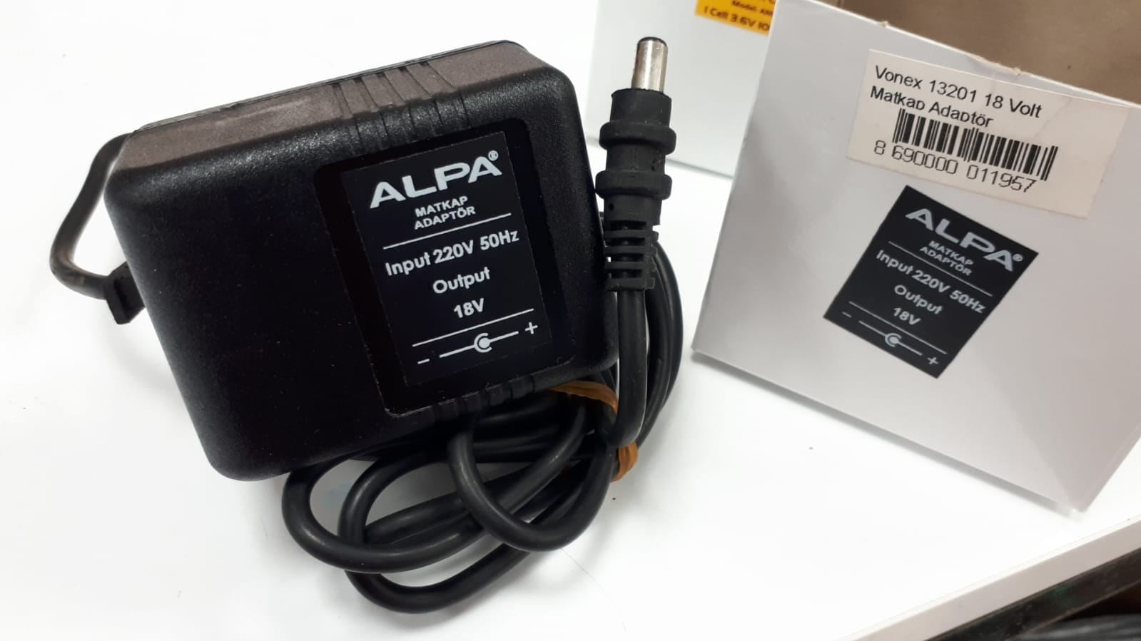 Alpa ADR08-DC18V 8 Watt 18 Volt Tam Regüleli DC Adaptör