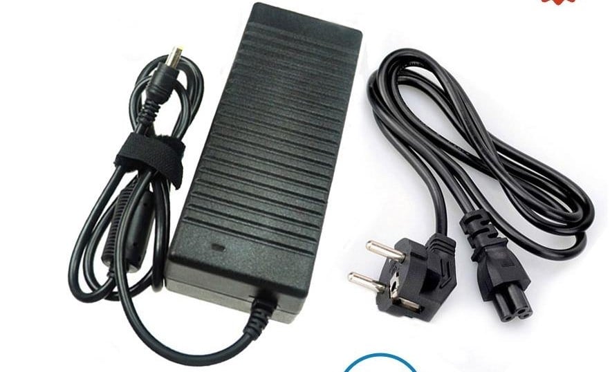 Compaxe CKA-128 12 Volt 10 Amper 5.5mm x 2.5mm Masa Tipi Plastik Kasa Adaptör