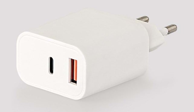 Compaxe CTA-300CA 30+18W 5V 3A/9V 3A/12V 2.5A/15V2A/20V 1.5A/5V 3A /9V2A/12V 1.5APD/ QC Adaptör