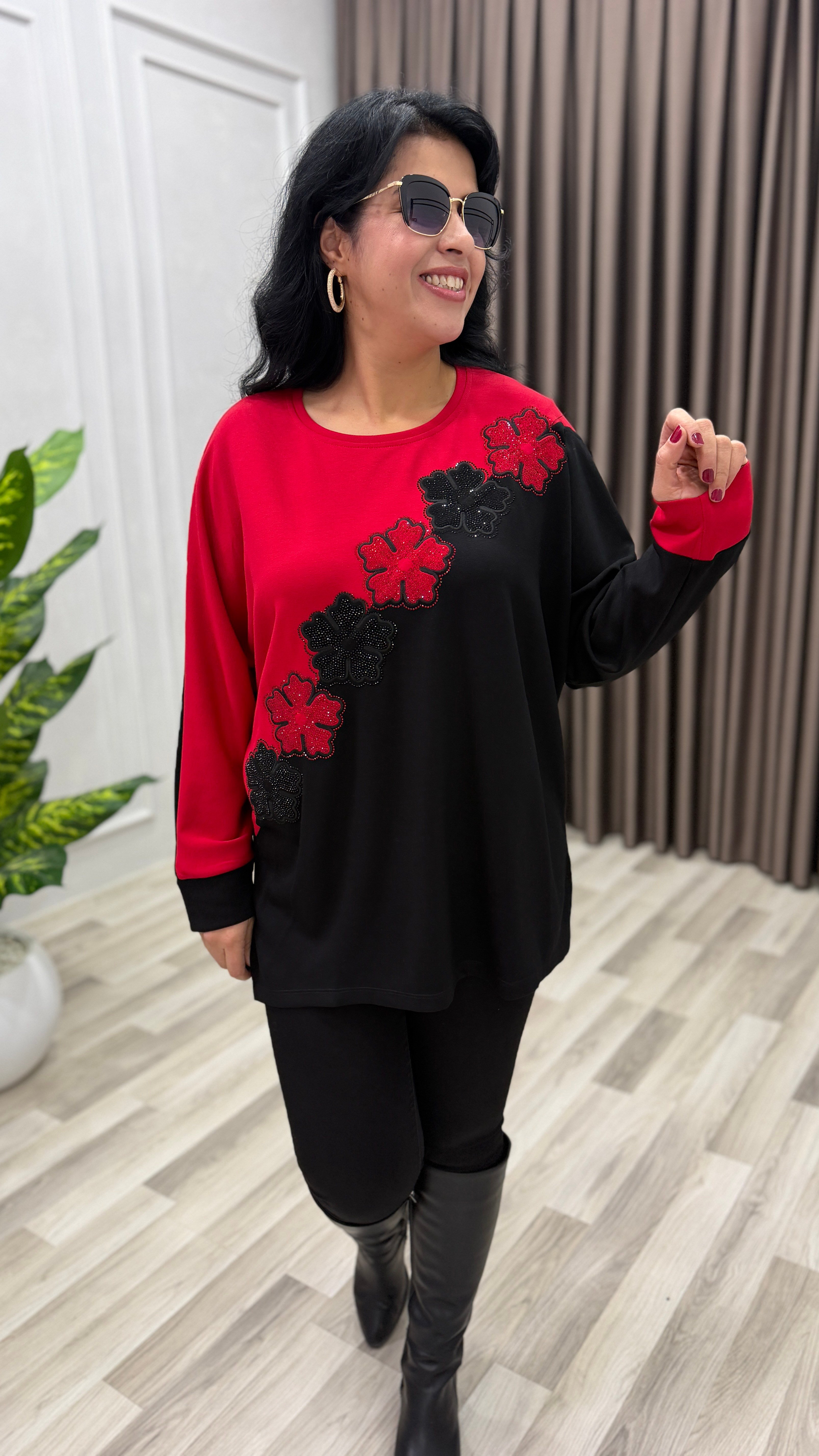 PERLA NAKIŞ TAŞ İŞLEMELİ TASARIM SWEAT SİYAH KIRMIZI