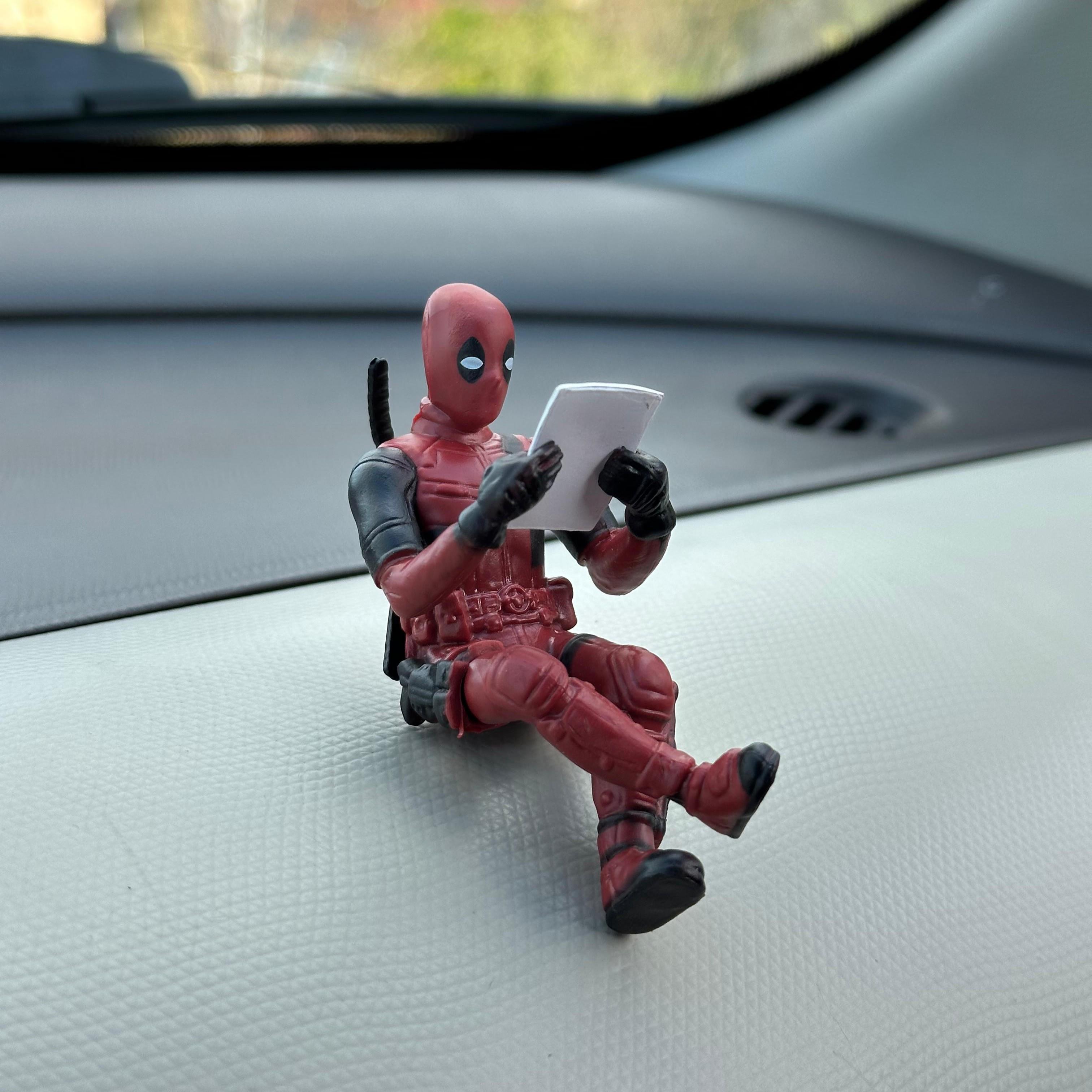 Oturan Deadpool Süper Kahraman Figürü Biblo Araba Torpido Aksesuar Araç İçi Aksesuar Süslemeler