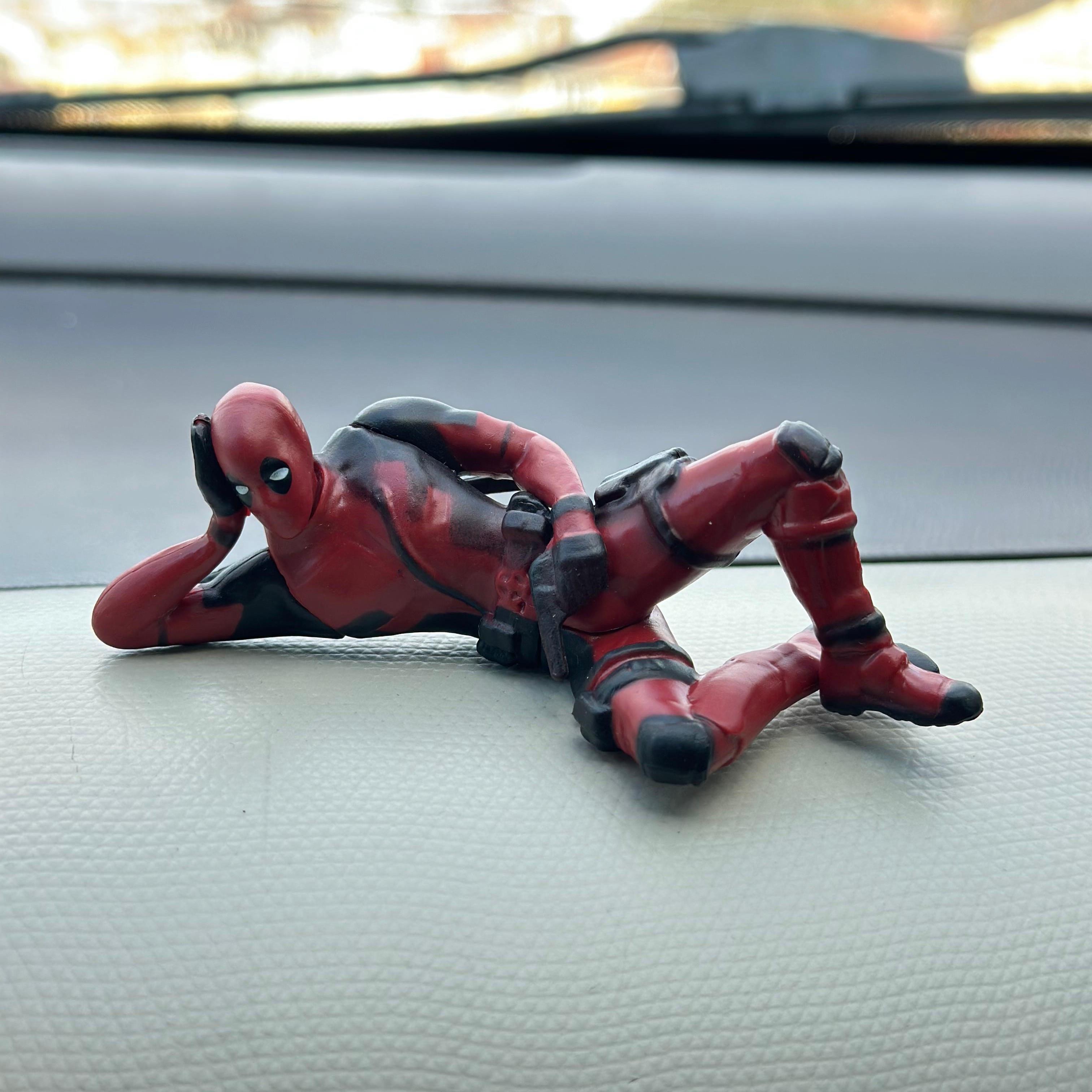 Yatan Deadpool Süper Kahraman Figürü Biblo Araba Torpido Aksesuar Araç İçi Aksesuar Süslemeler