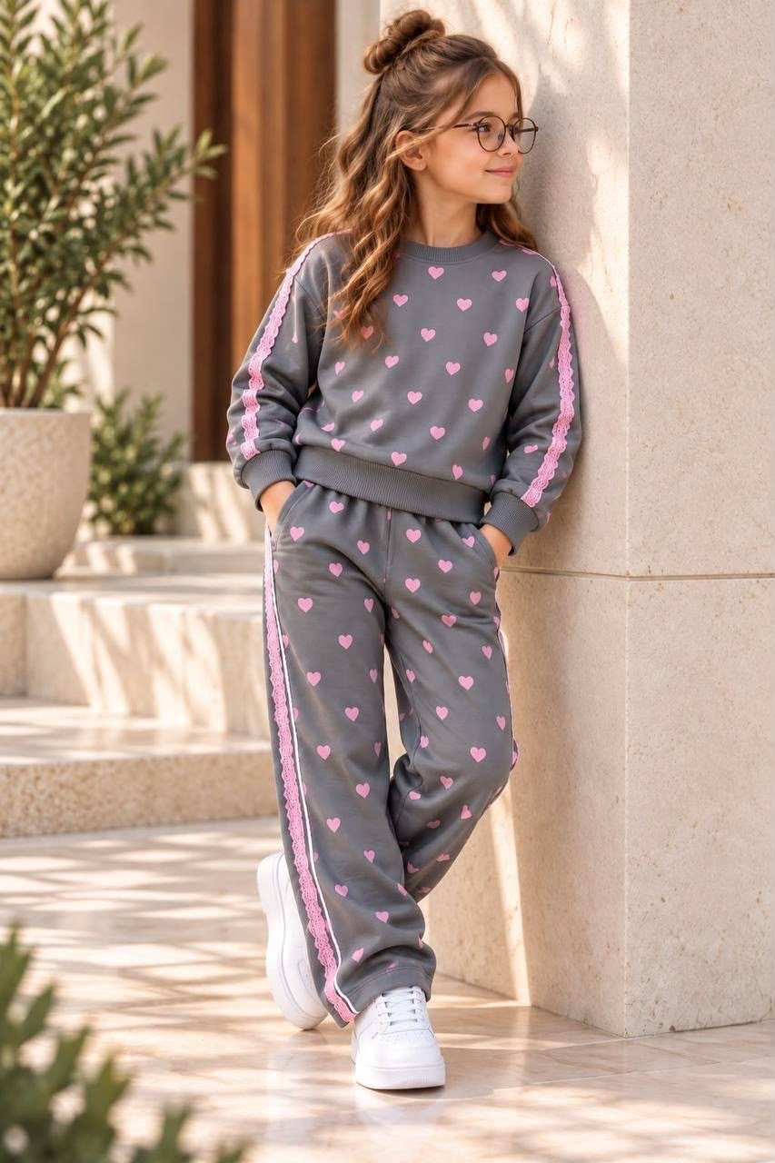 Kız Çocuk Kalp Desenli Dantel Şerit Detaylı Sweatshirt ve Bol Paça Pantolon Alt Üst Takım