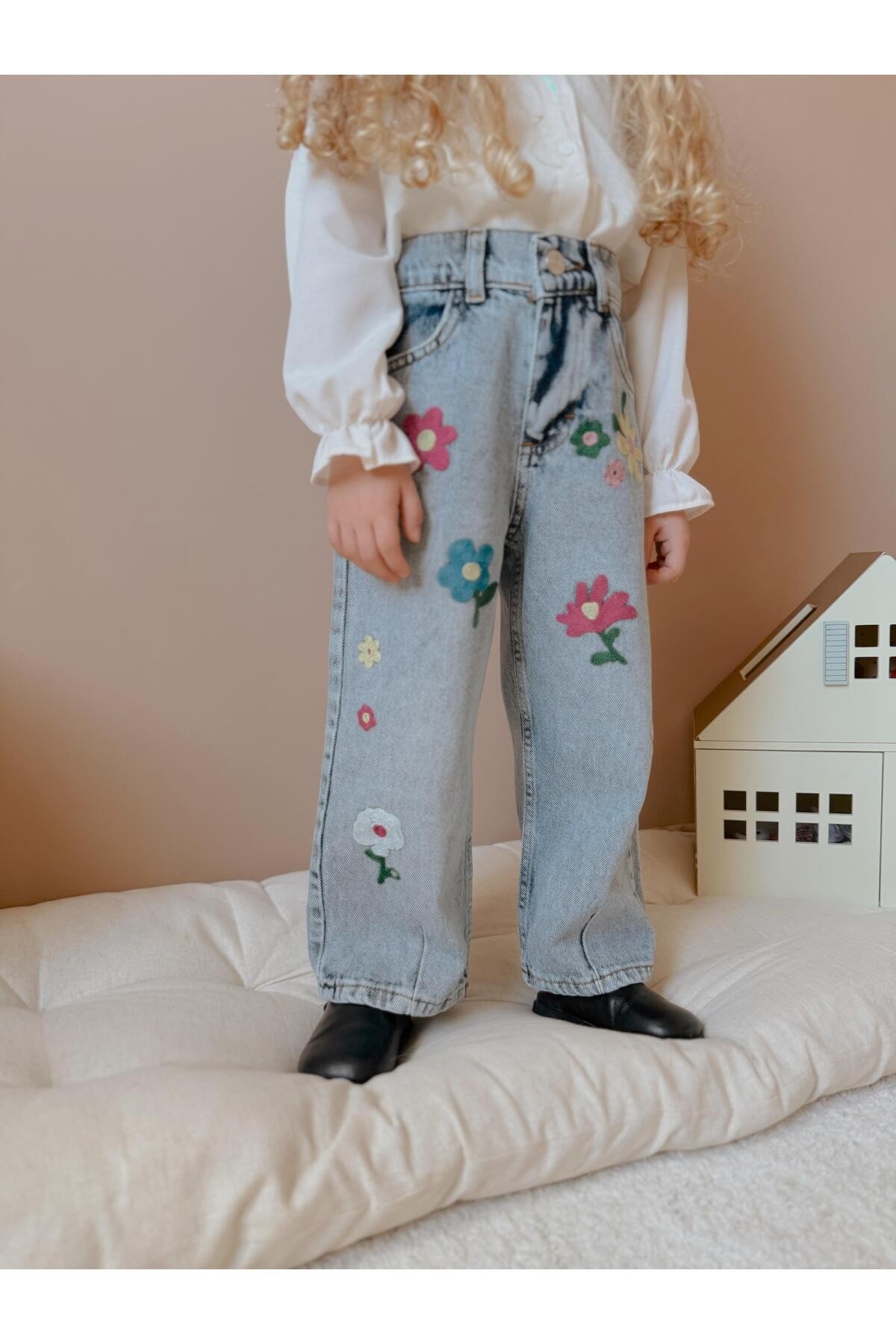 Yigit Butik Çiçek İşlemeli Kız Çocuk Denim Pantolon